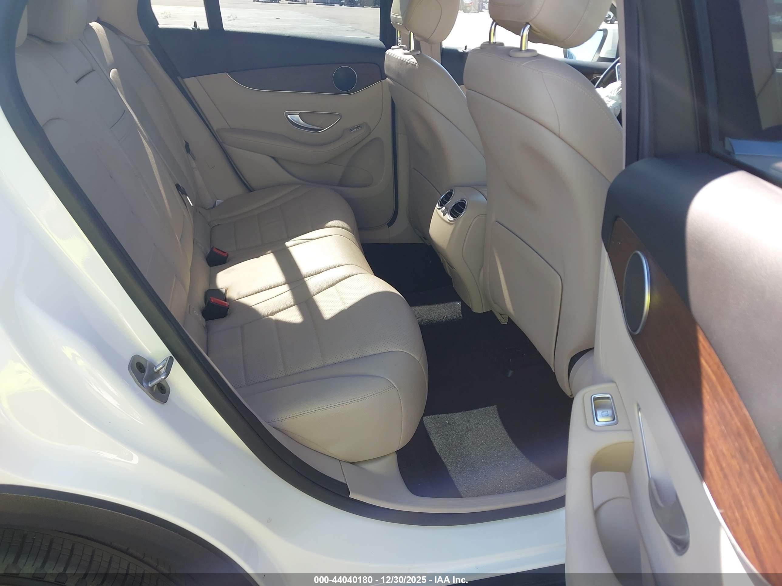 MERCEDES-BENZ GLC image 8