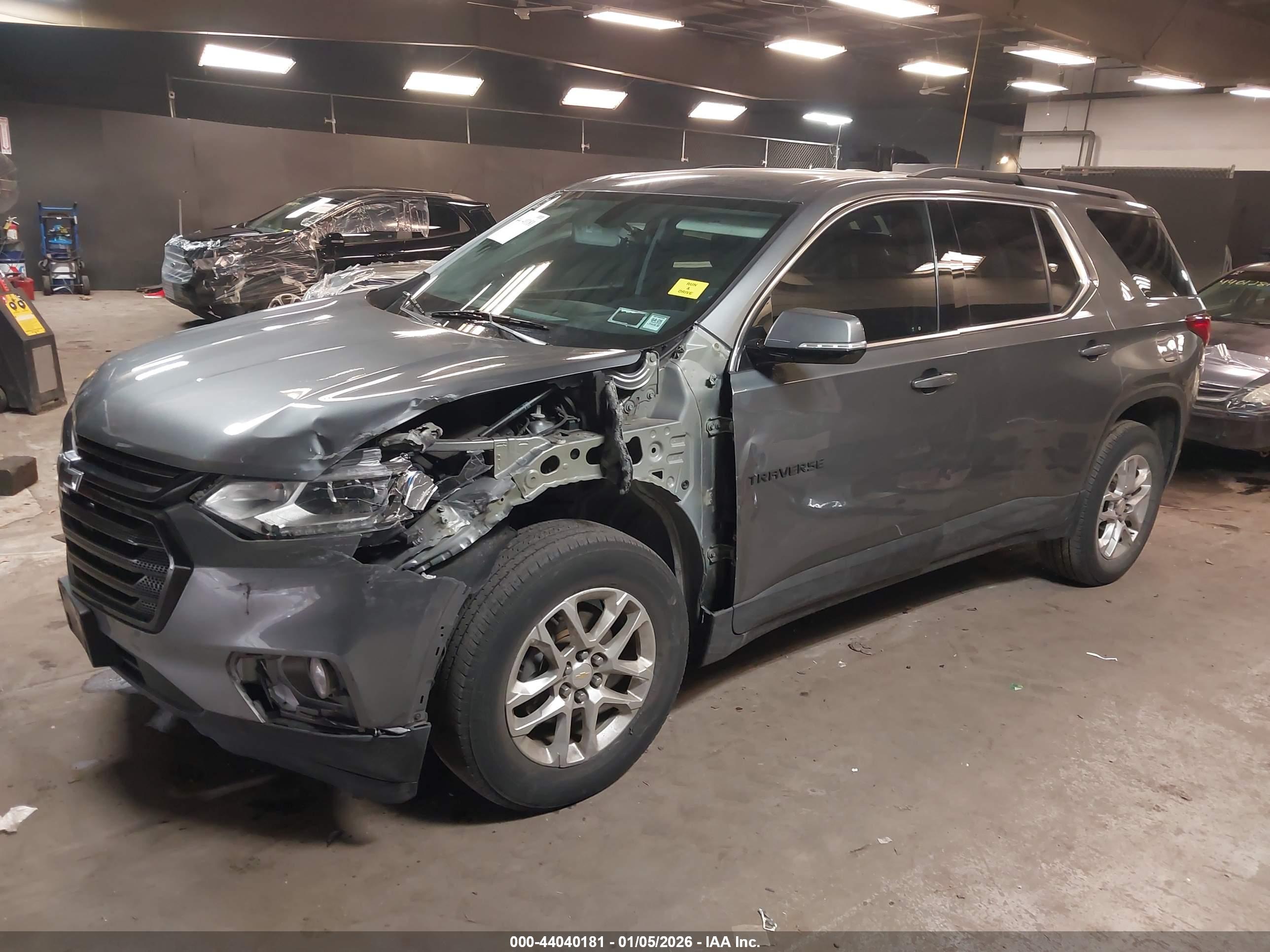 CHEVROLET TRAVERSE image 2