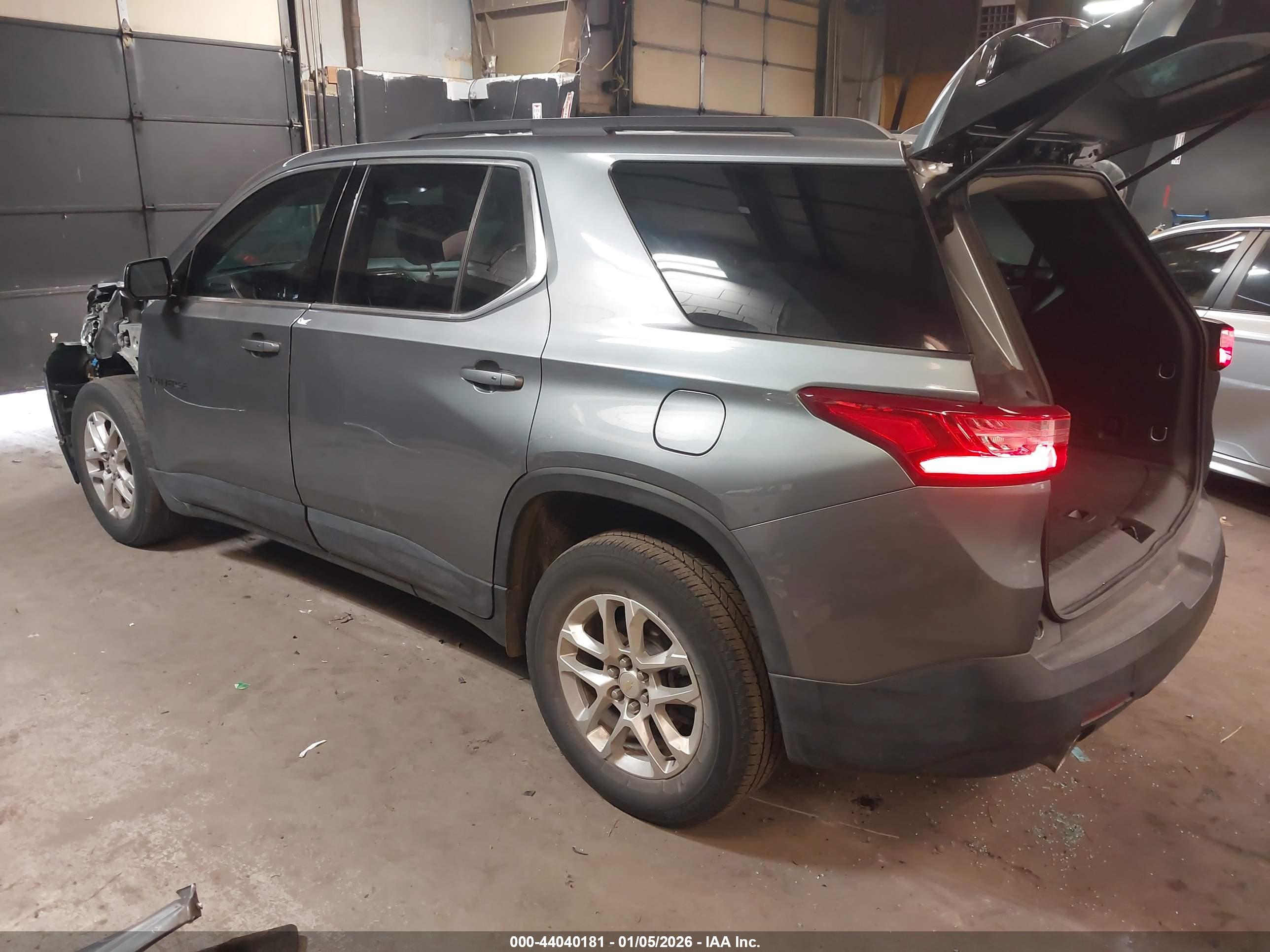 CHEVROLET TRAVERSE image 3