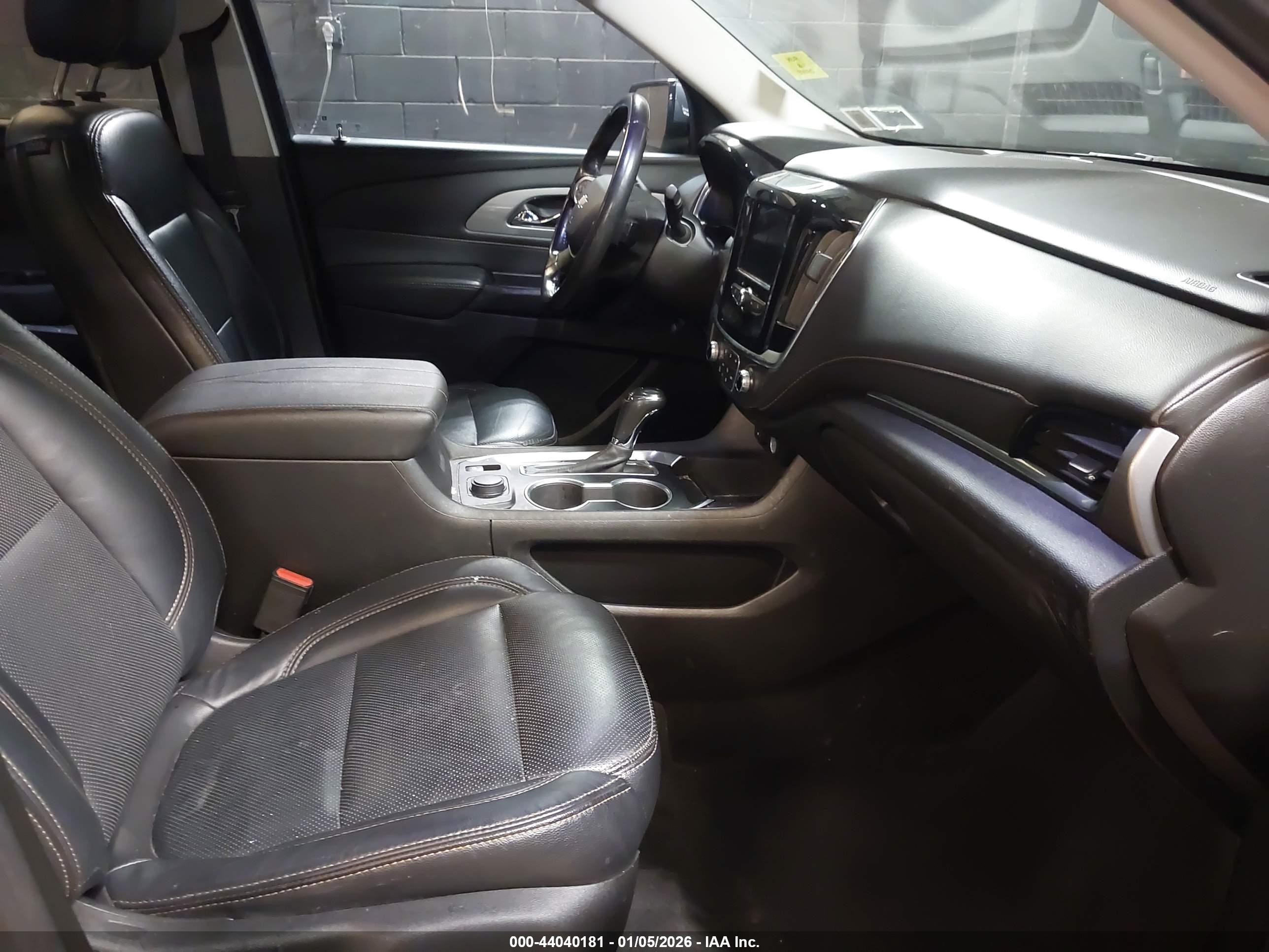 CHEVROLET TRAVERSE image 5