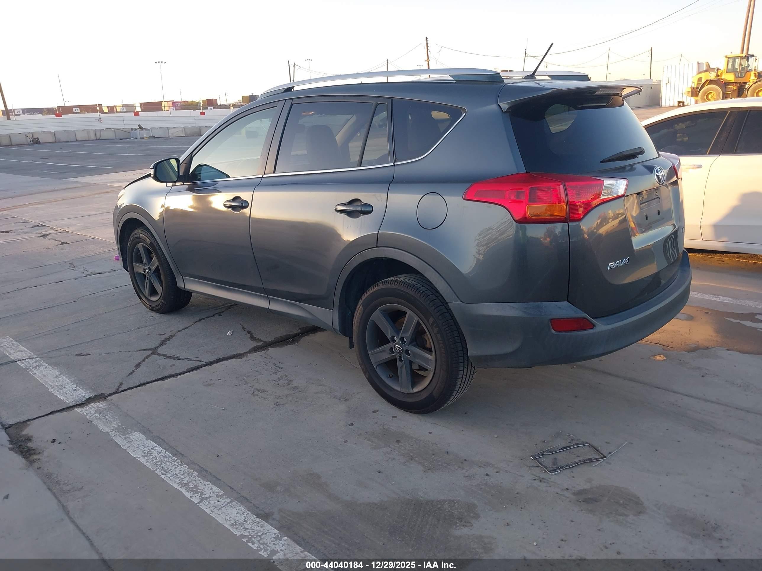 TOYOTA RAV4 image 3