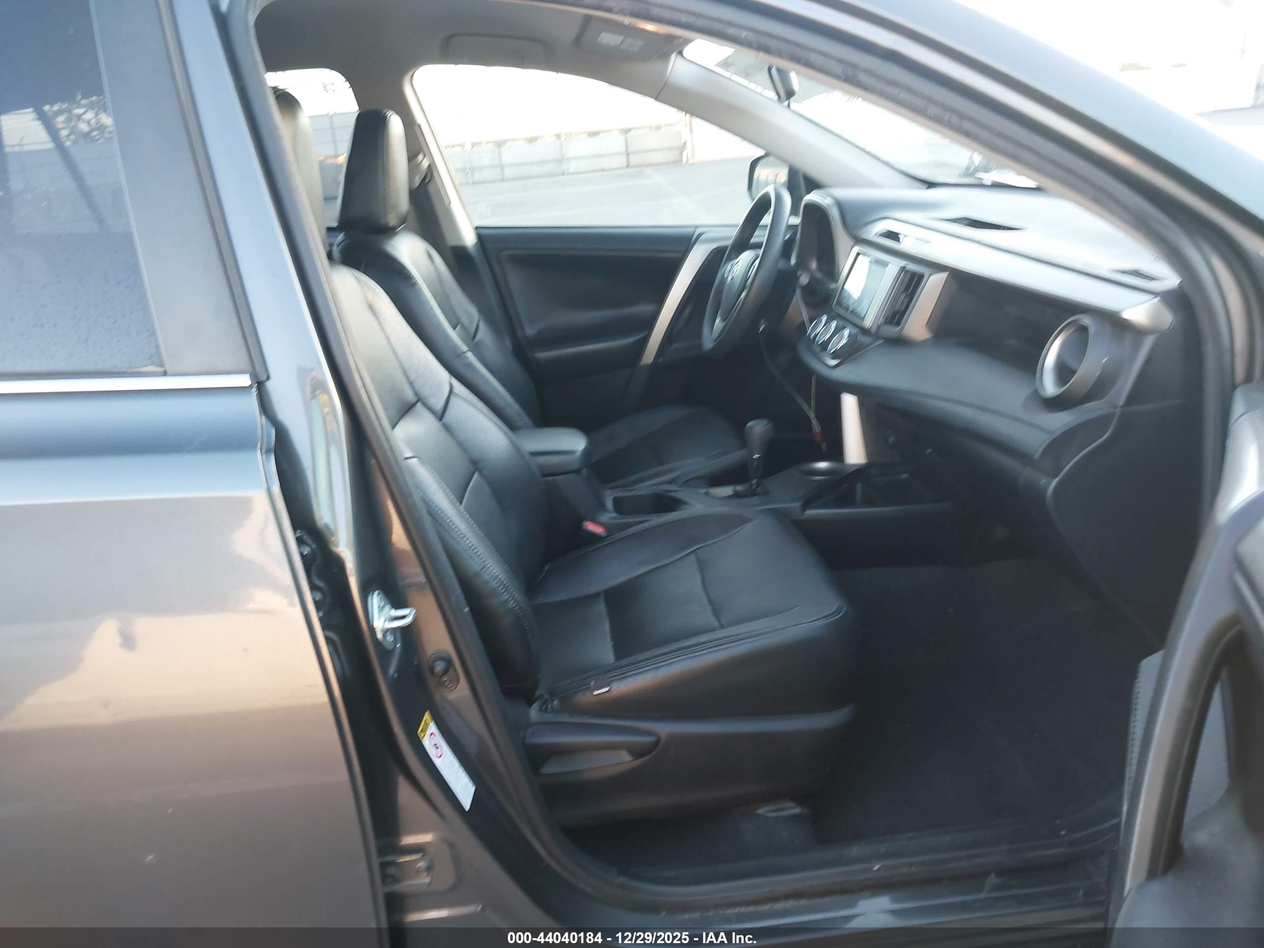 TOYOTA RAV4 image 5