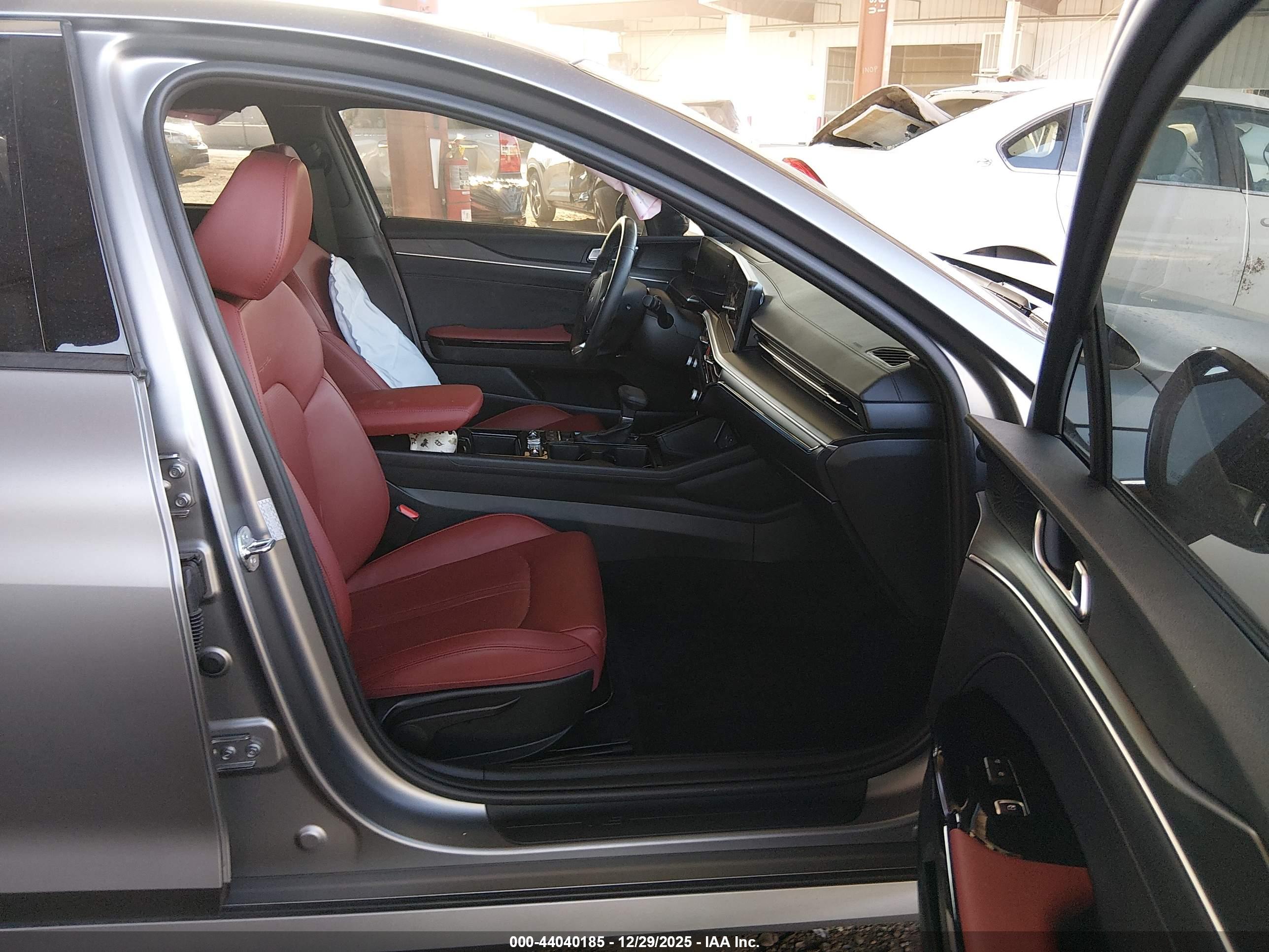 KIA K5 image 5