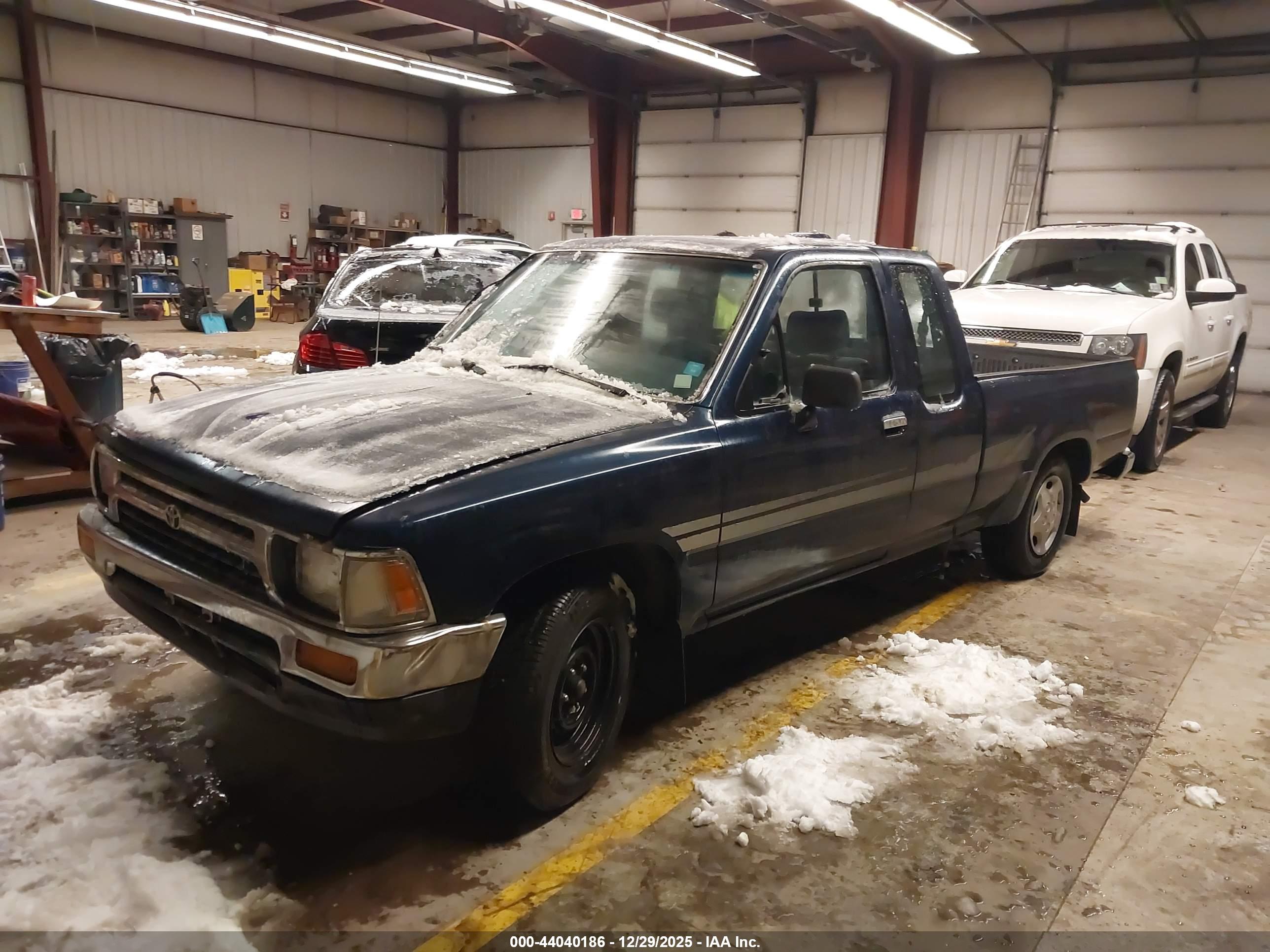 TOYOTA PICKUP image 2