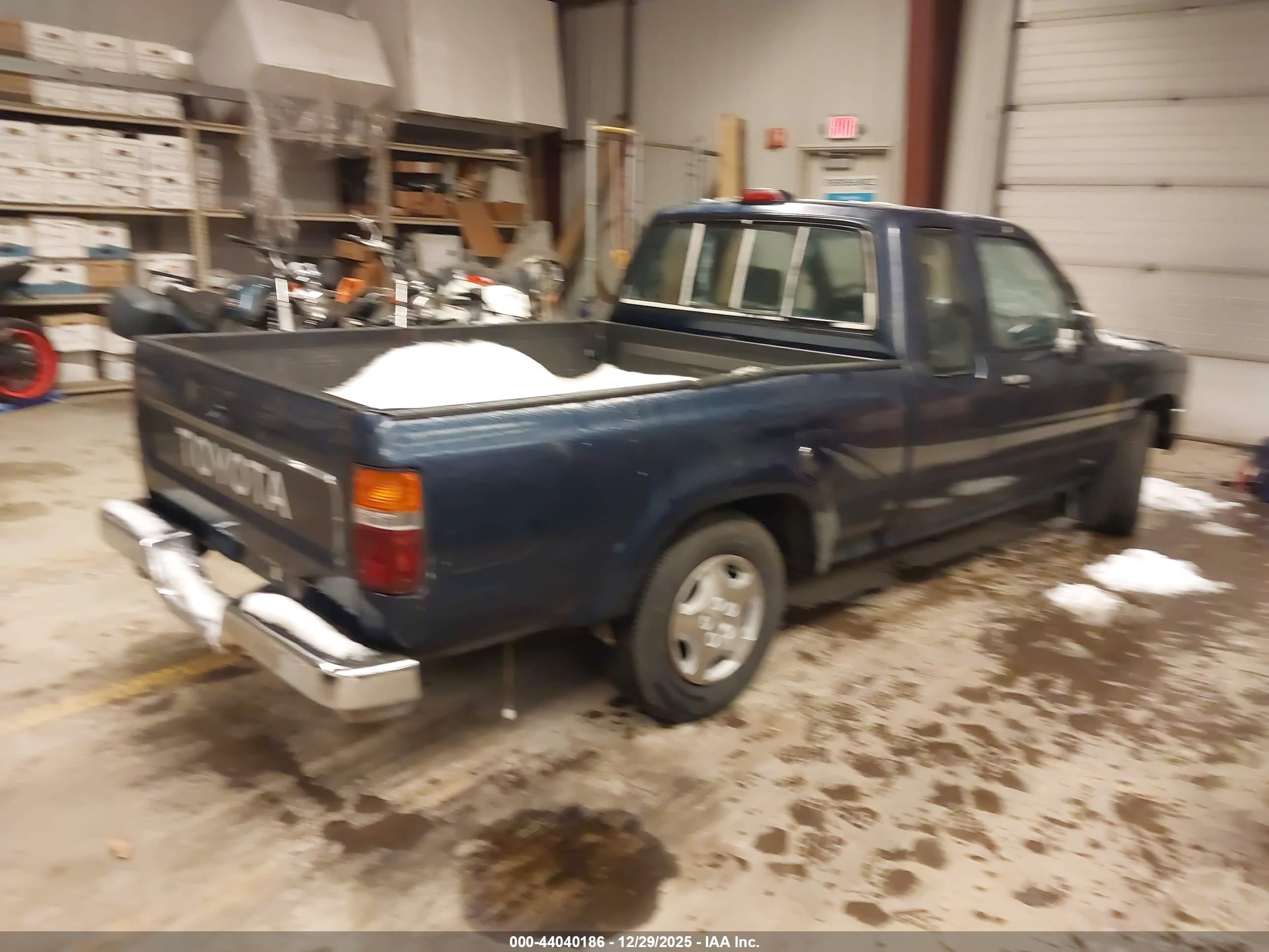 TOYOTA PICKUP image 4