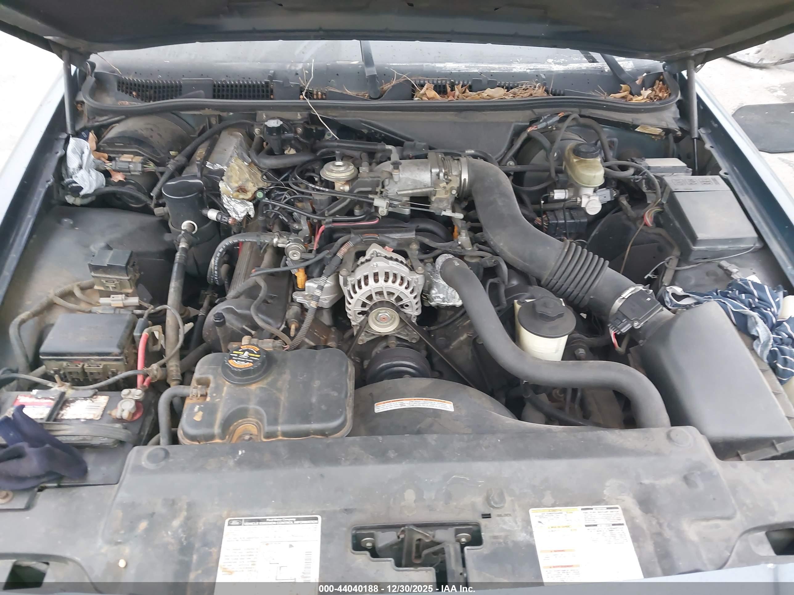 FORD CROWN image 10
