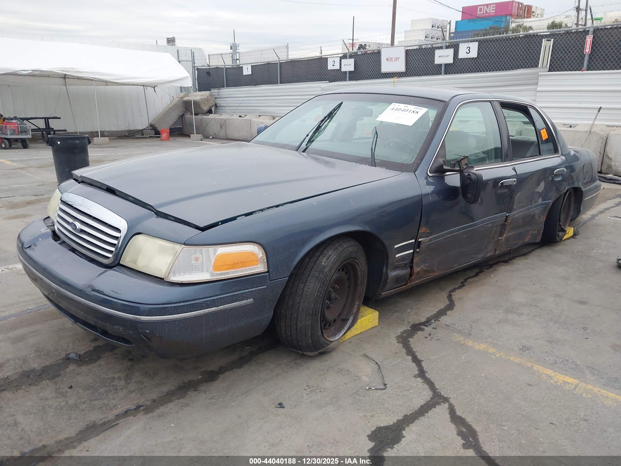 FORD CROWN image 2