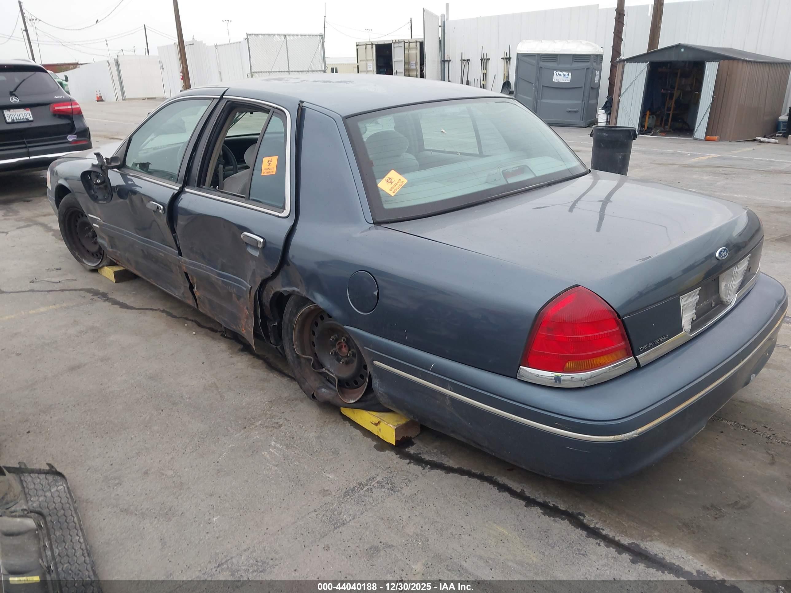 FORD CROWN image 3