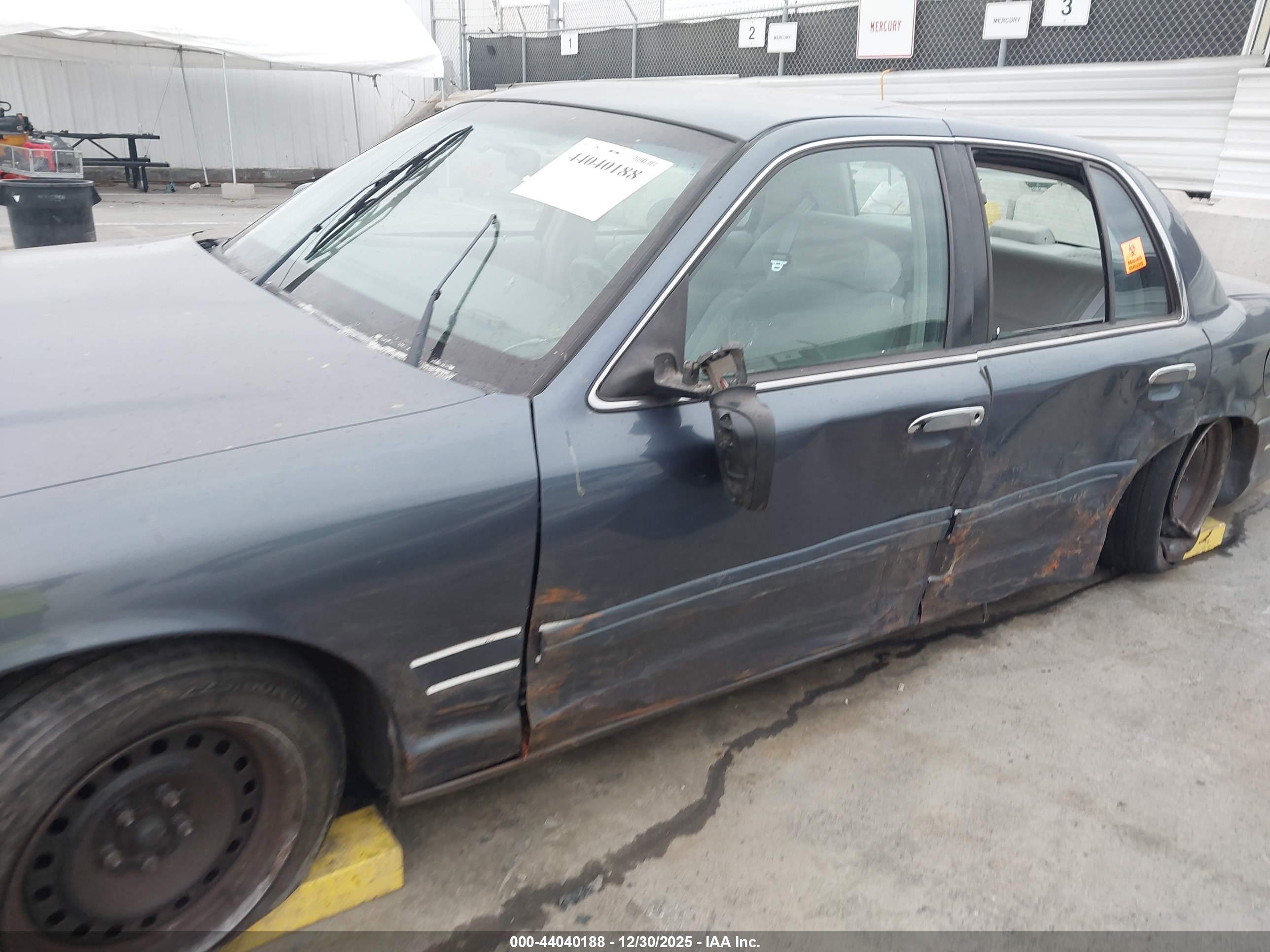FORD CROWN image 6