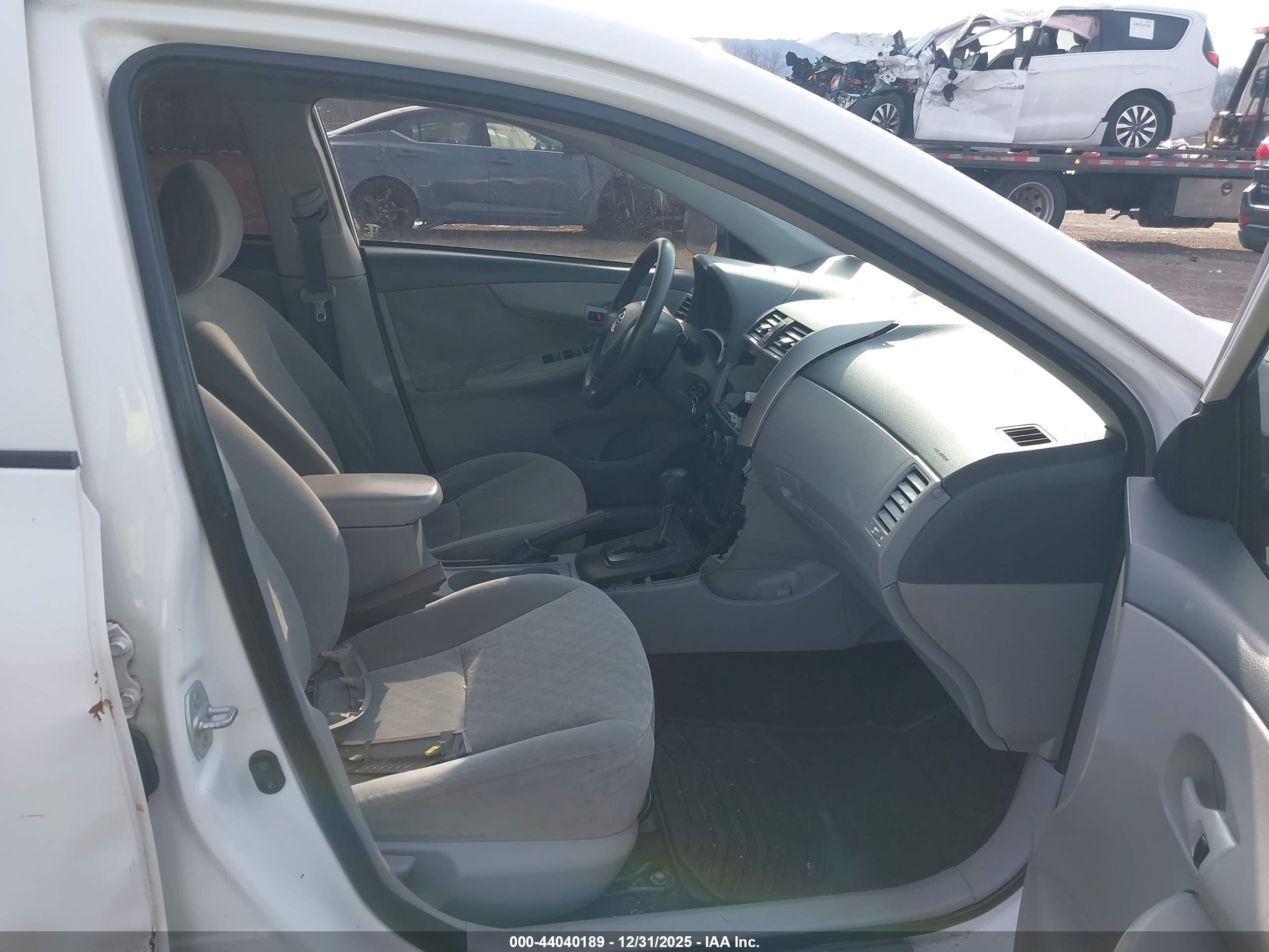 TOYOTA COROLLA image 5
