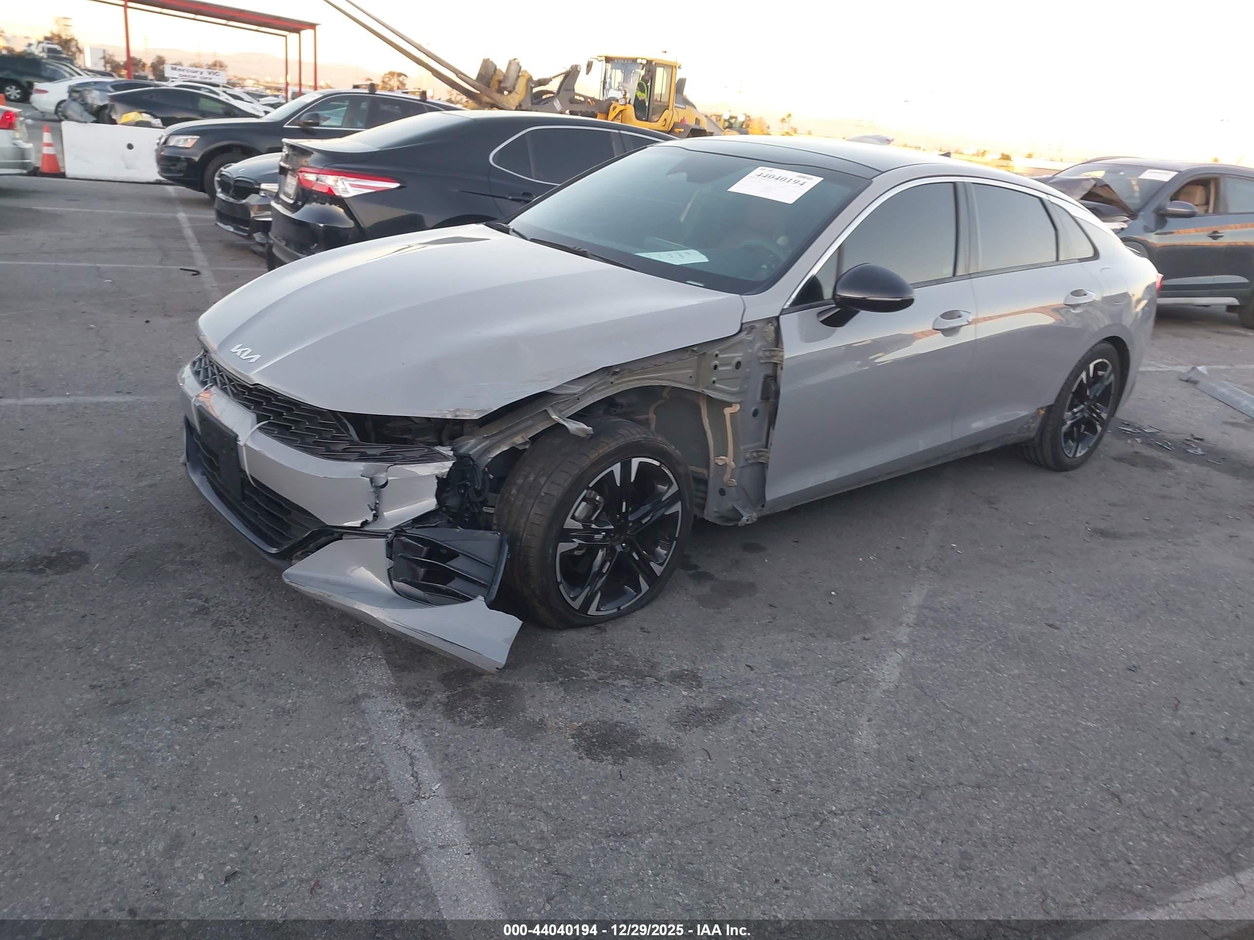 KIA K5 image 2