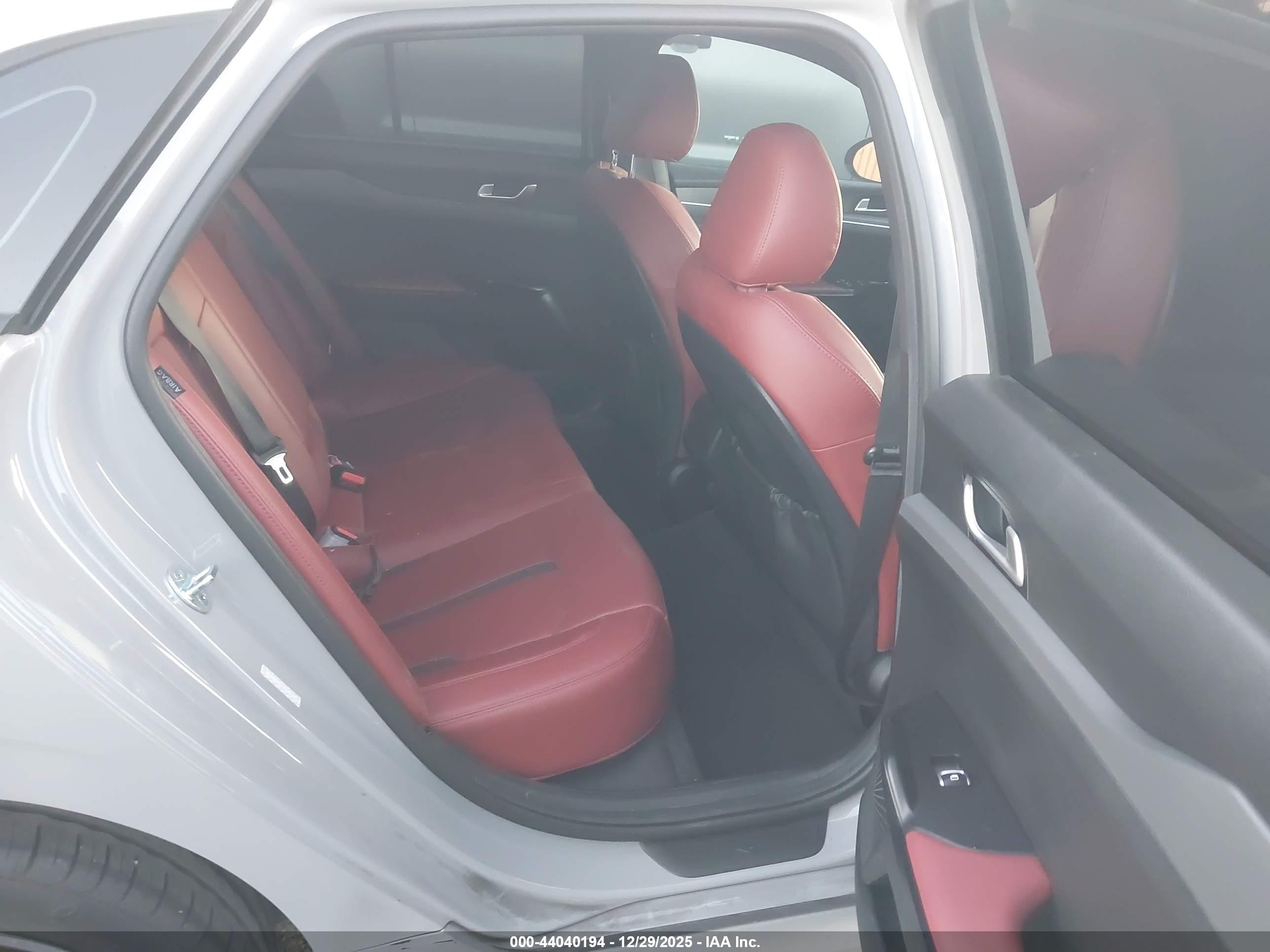 KIA K5 image 8