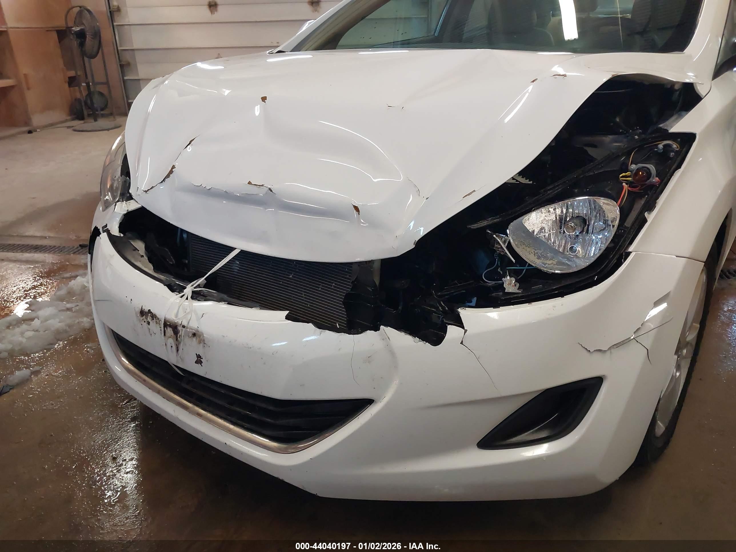 HYUNDAI ELANTRA image 6