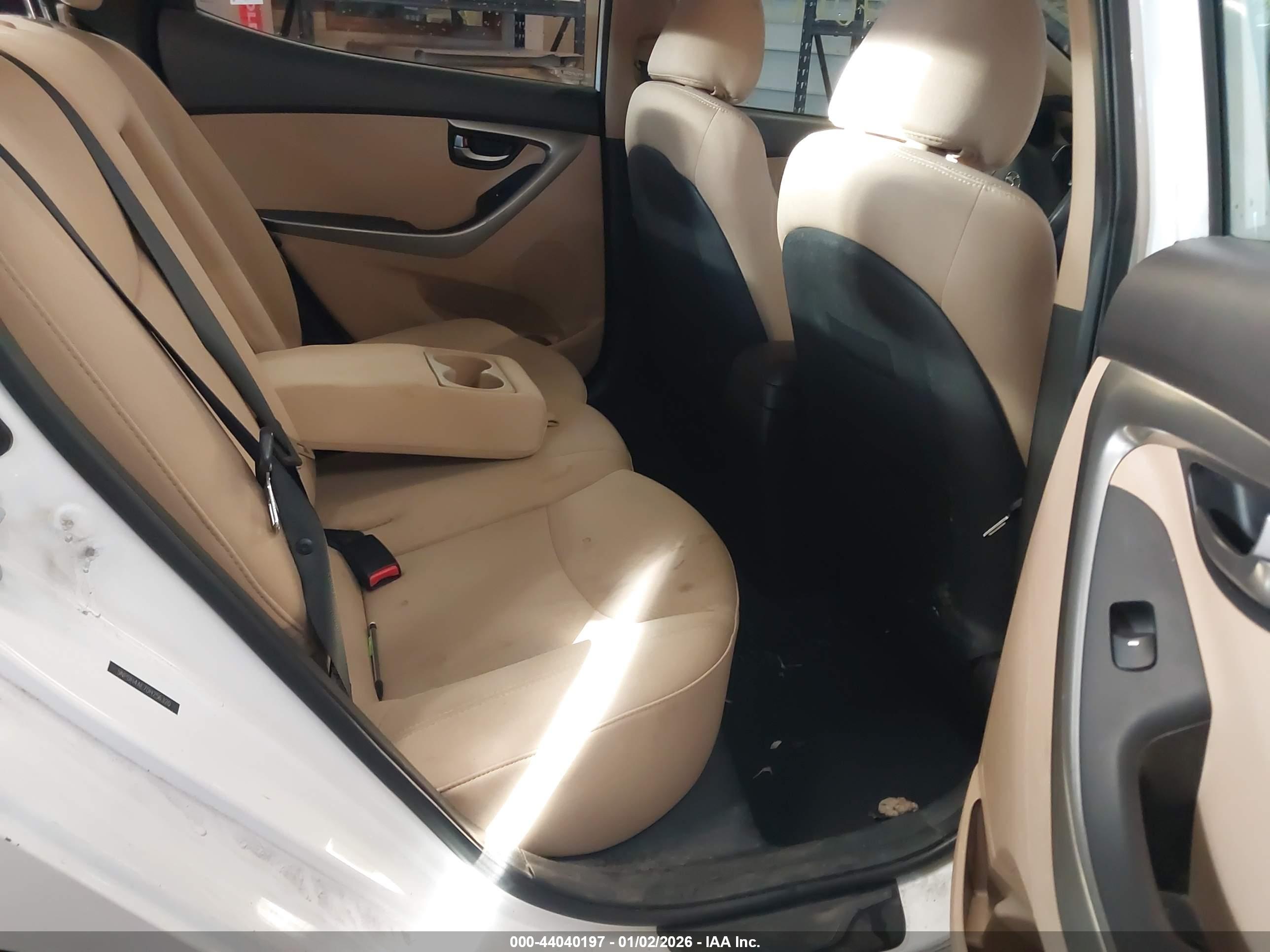 HYUNDAI ELANTRA image 8