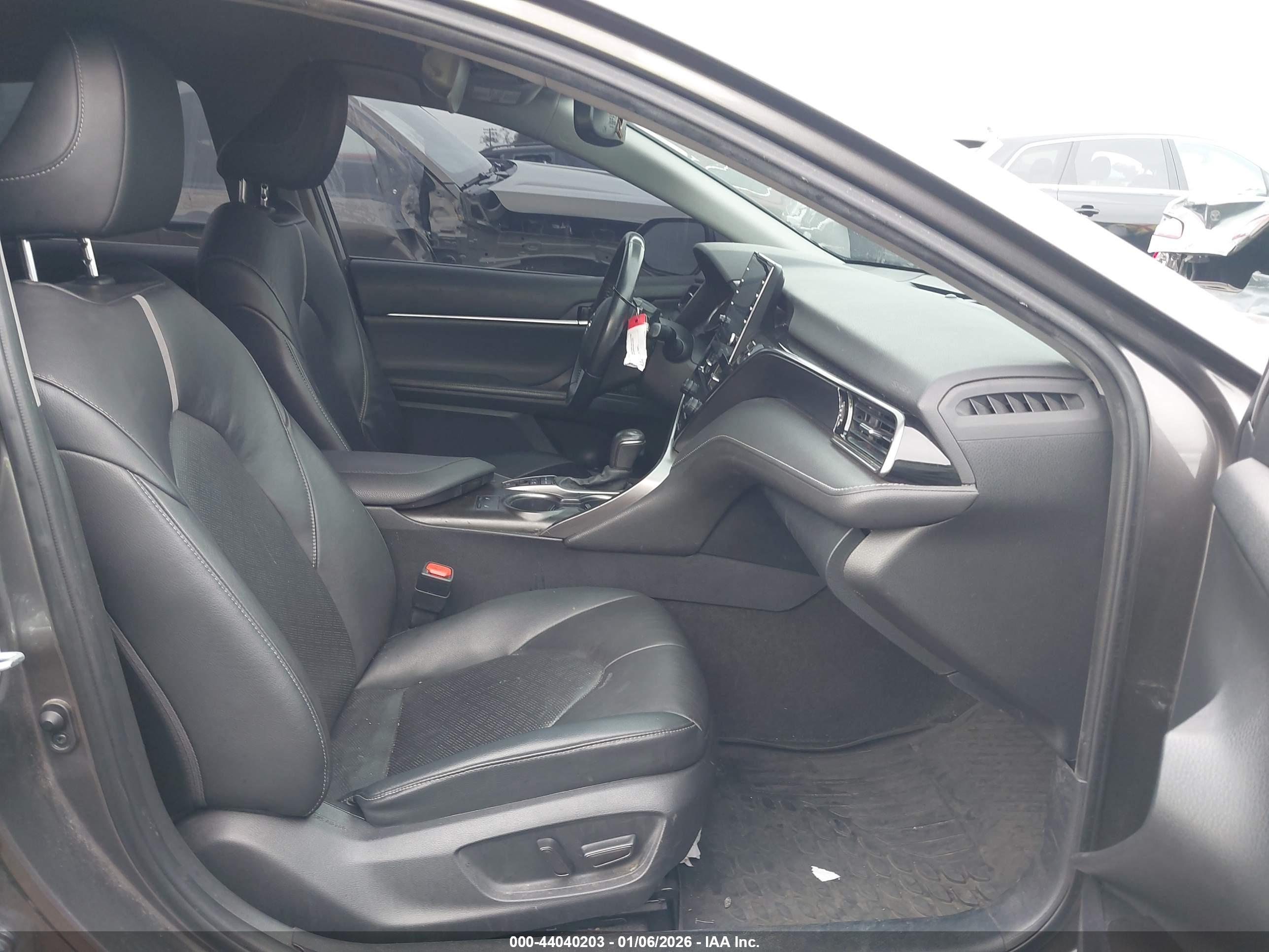 TOYOTA CAMRY image 5