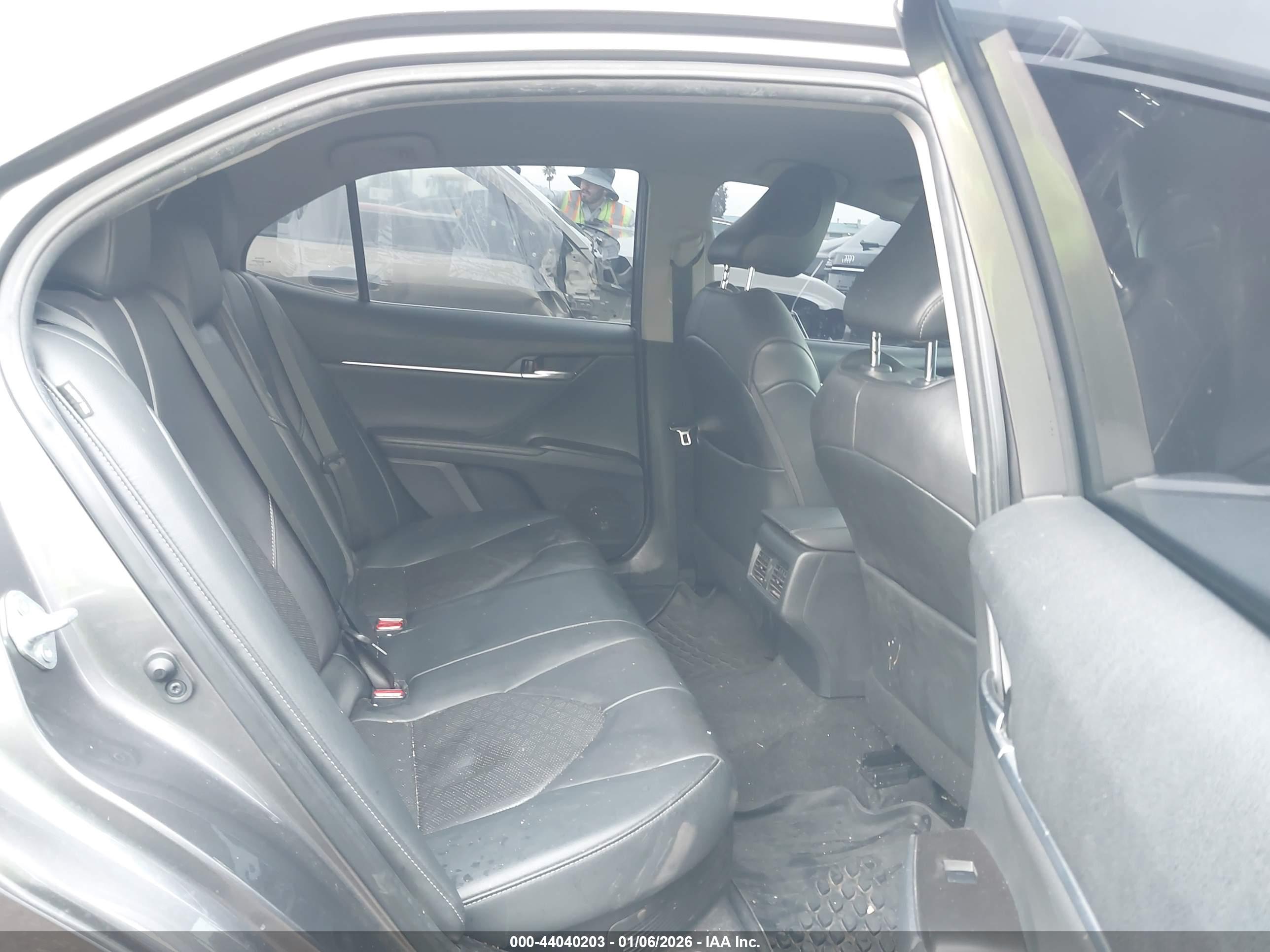 TOYOTA CAMRY image 8