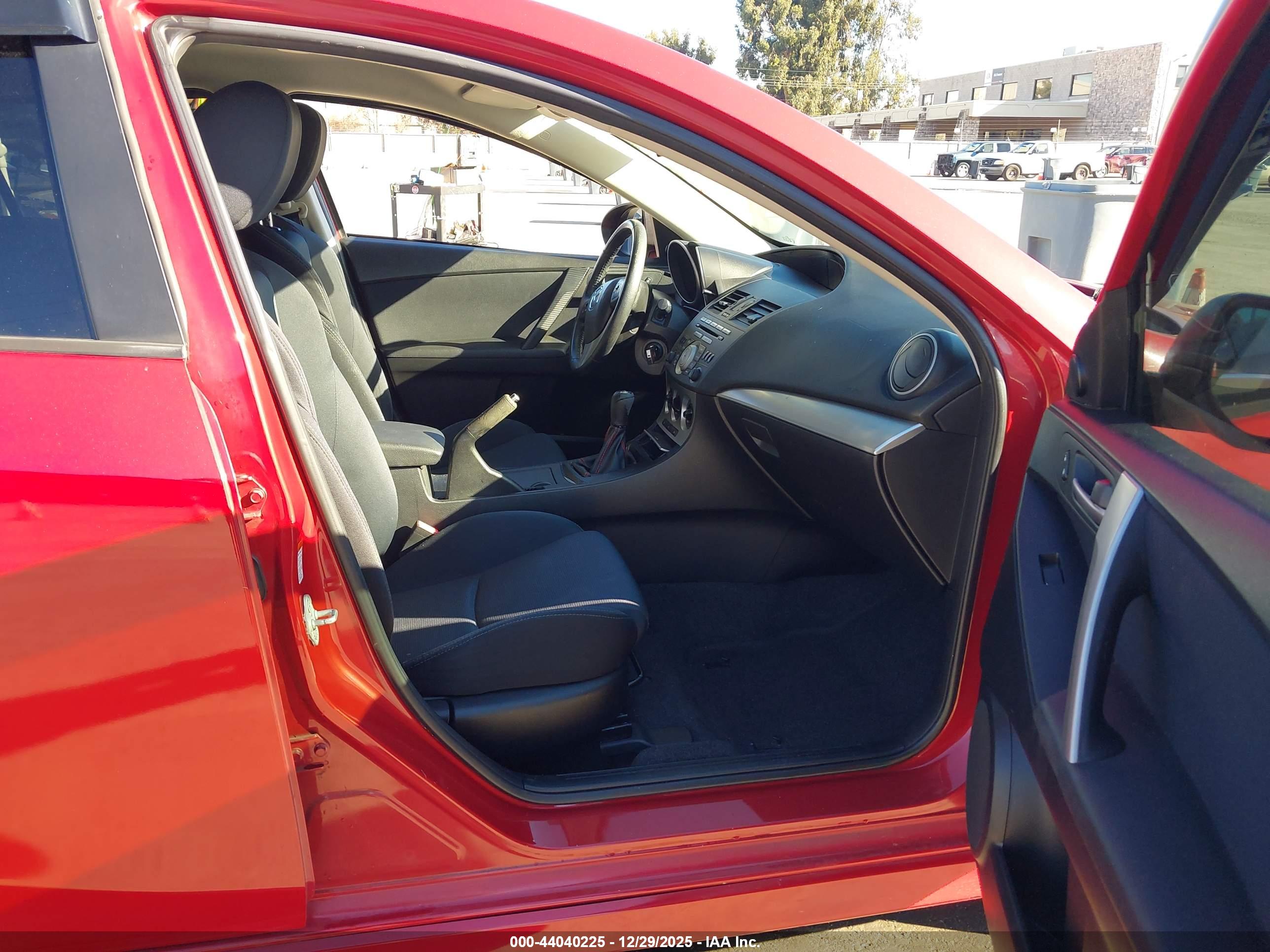 MAZDA MAZDA3 image 5