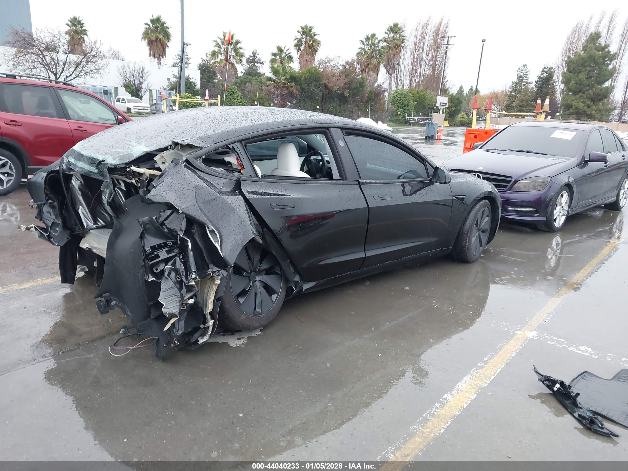 TESLA MODEL image 4