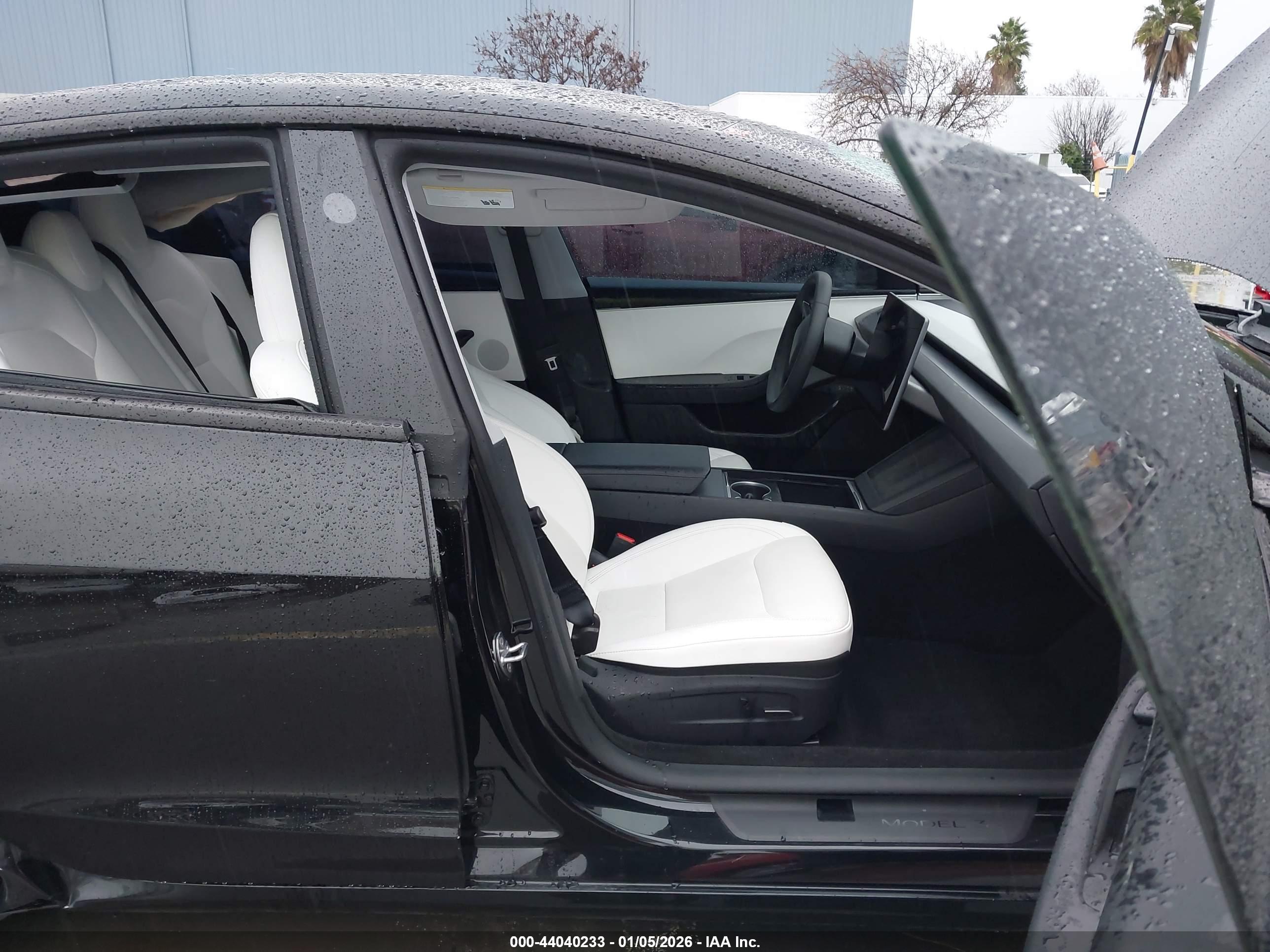 TESLA MODEL image 5