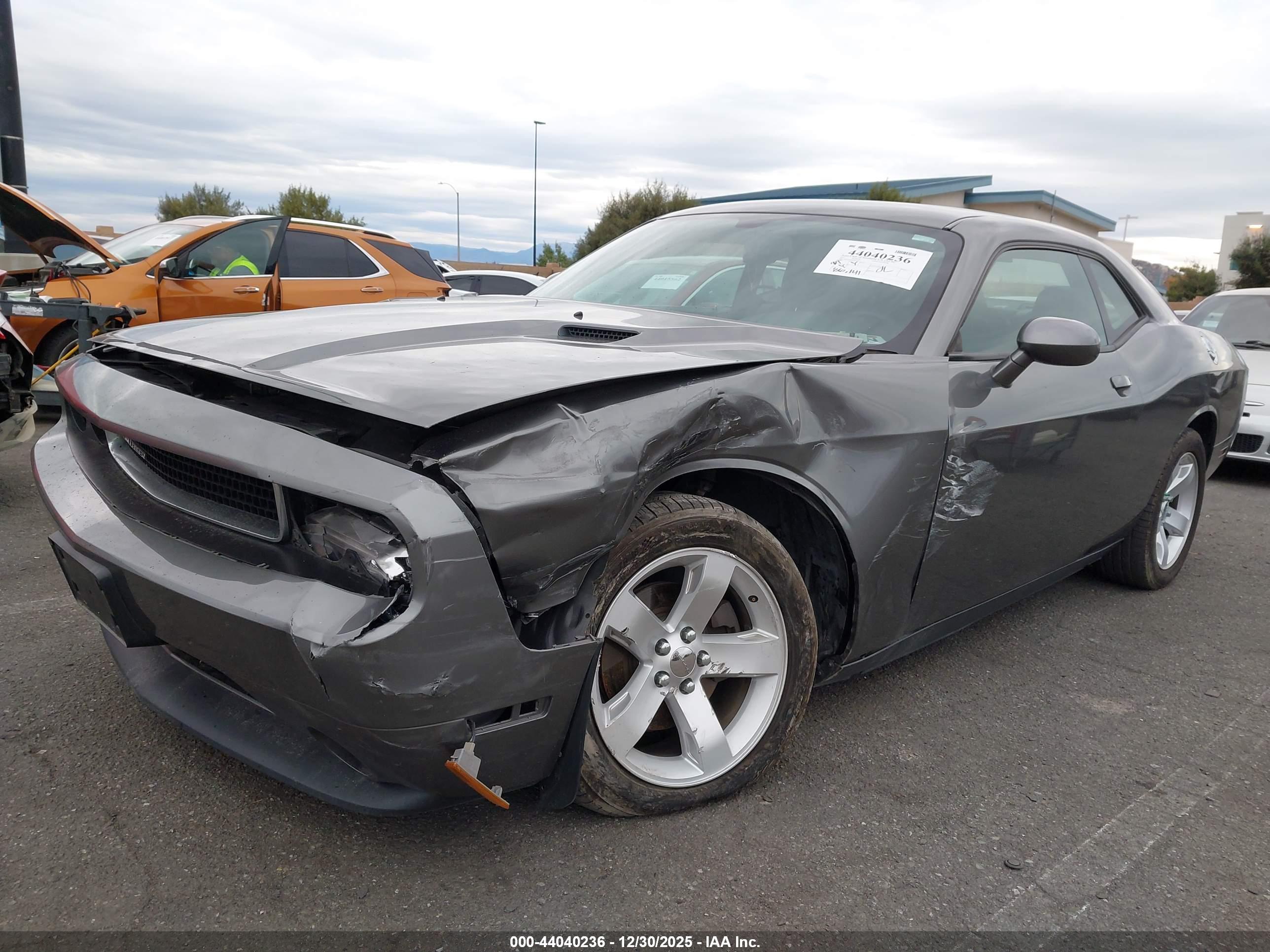 DODGE CHALLENGER image 2