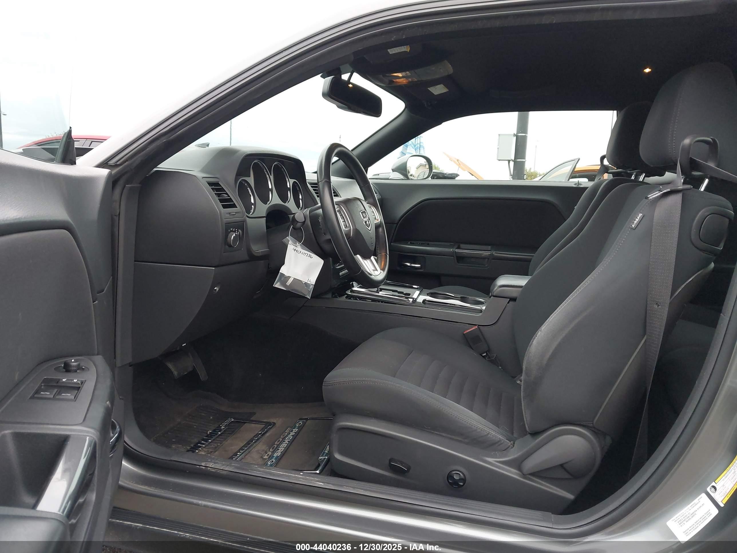 DODGE CHALLENGER image 5
