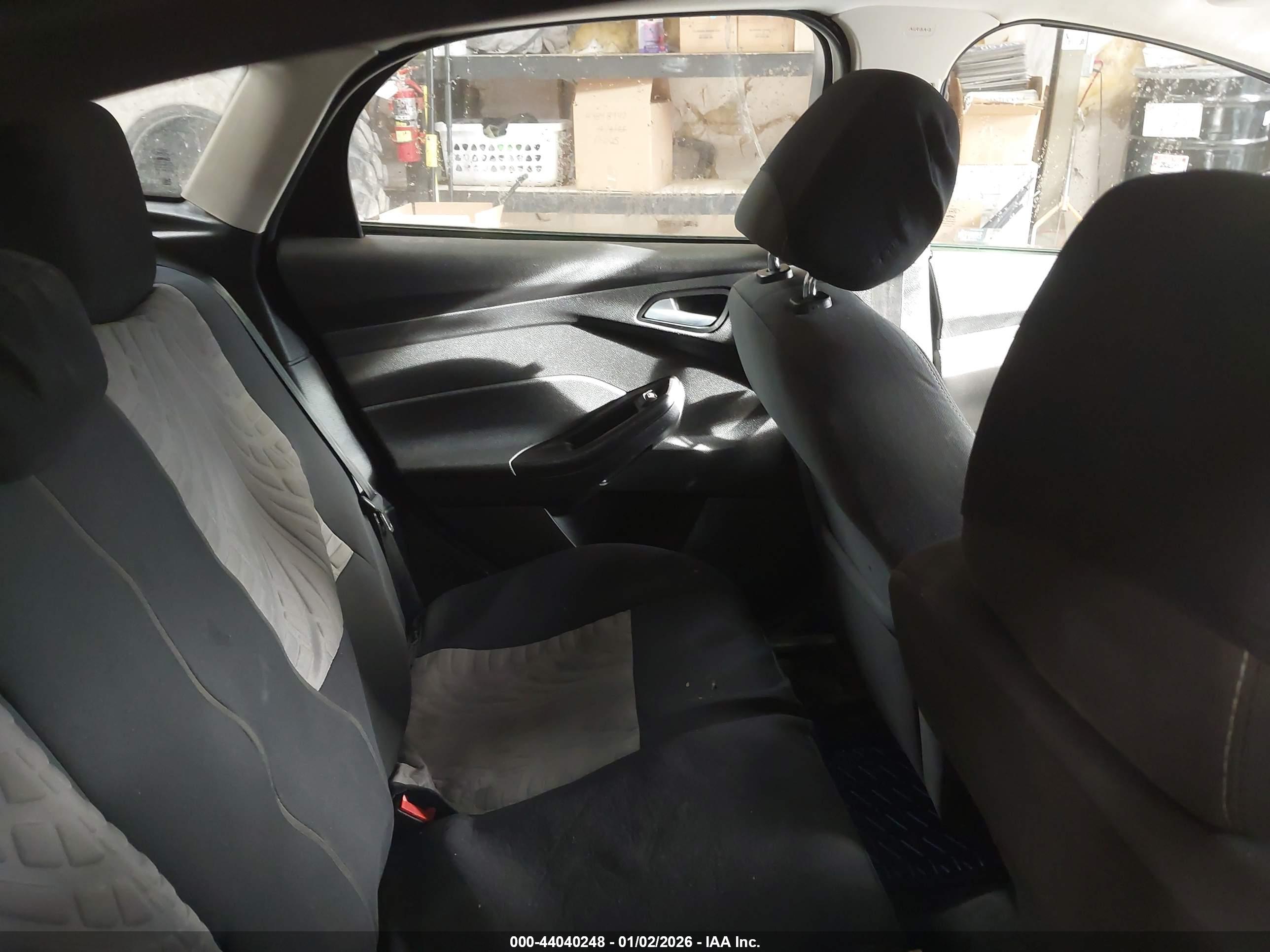 FORD FOCUS image 8