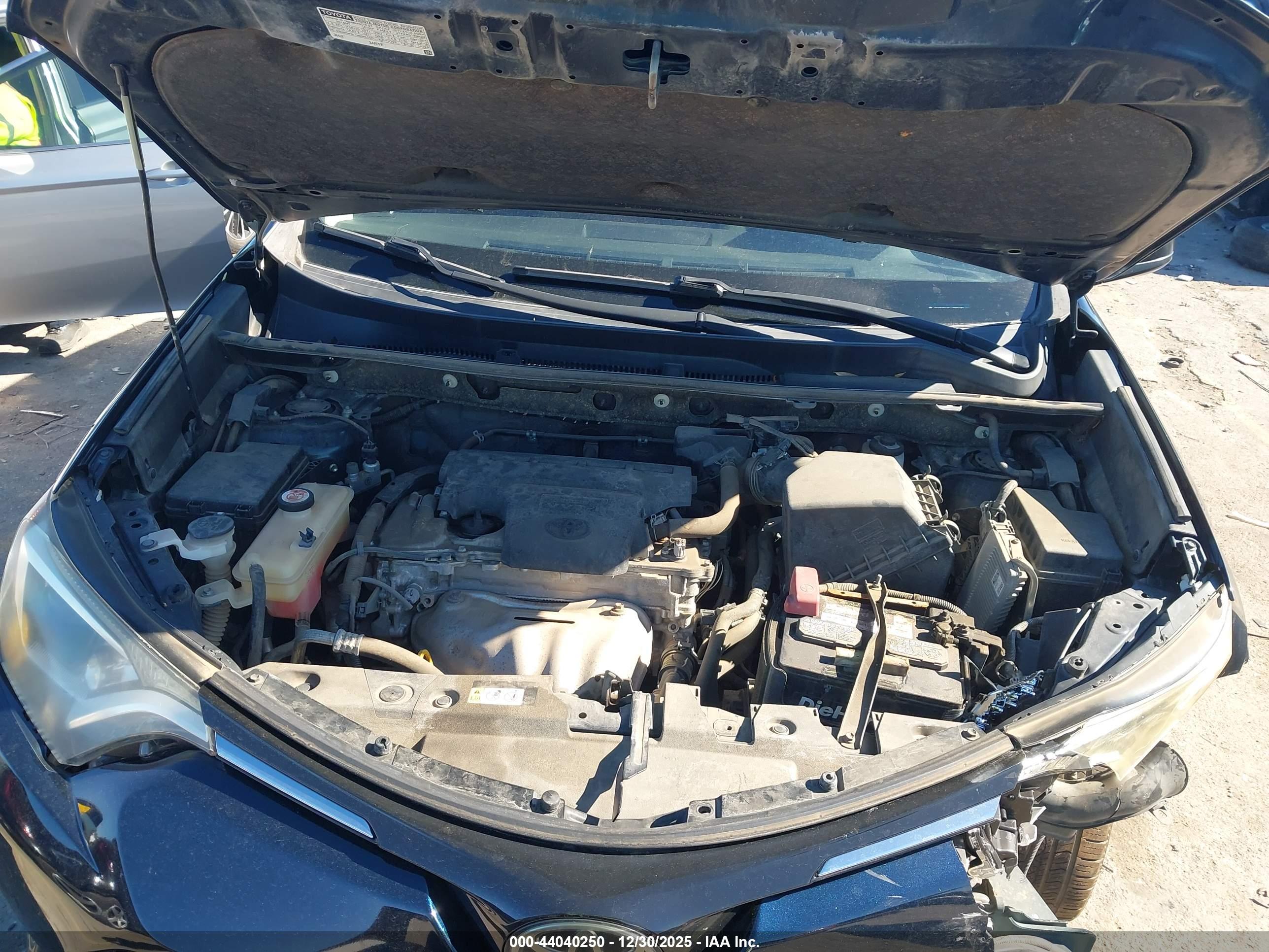 TOYOTA RAV4 image 10