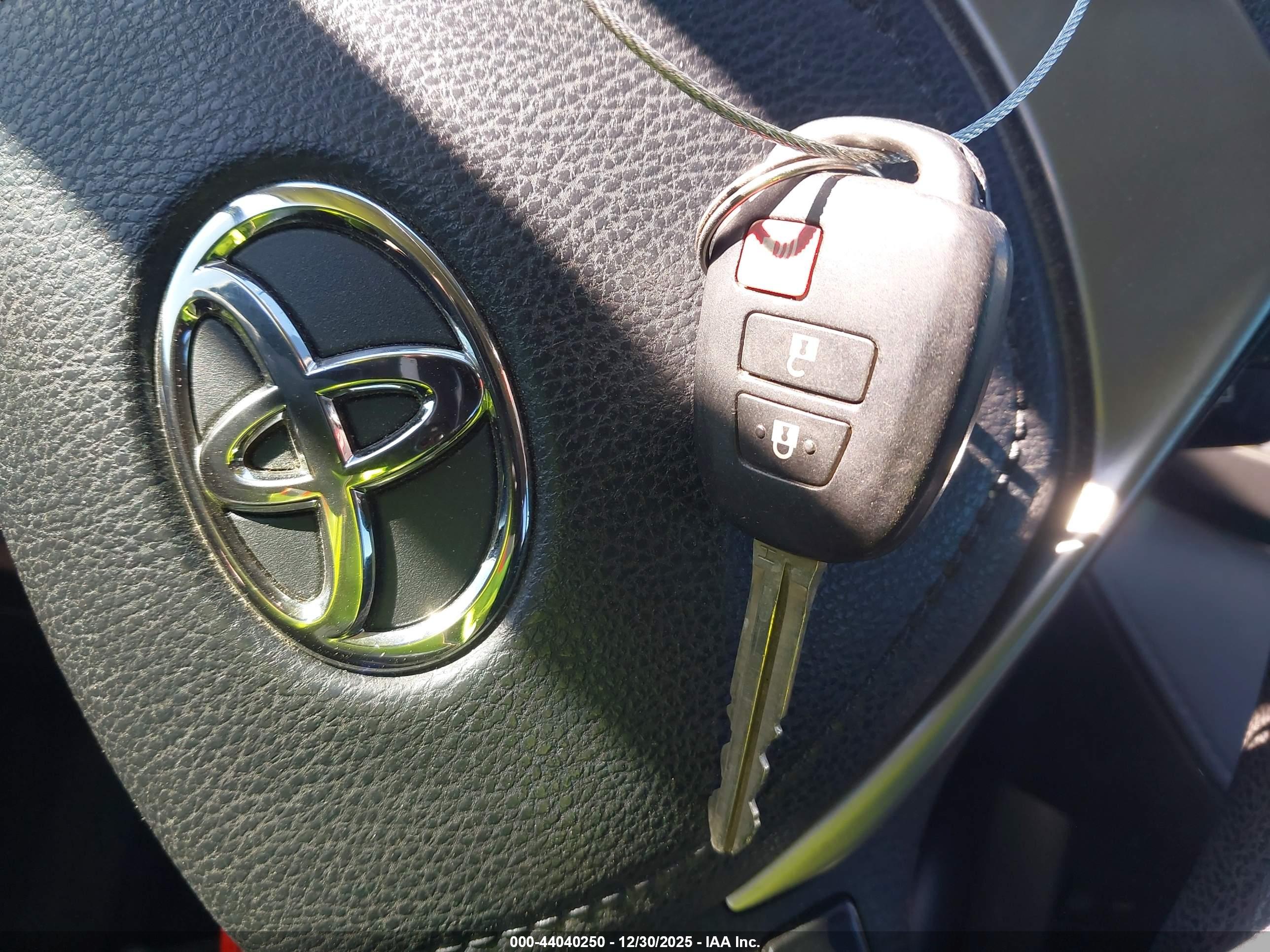 TOYOTA RAV4 image 11