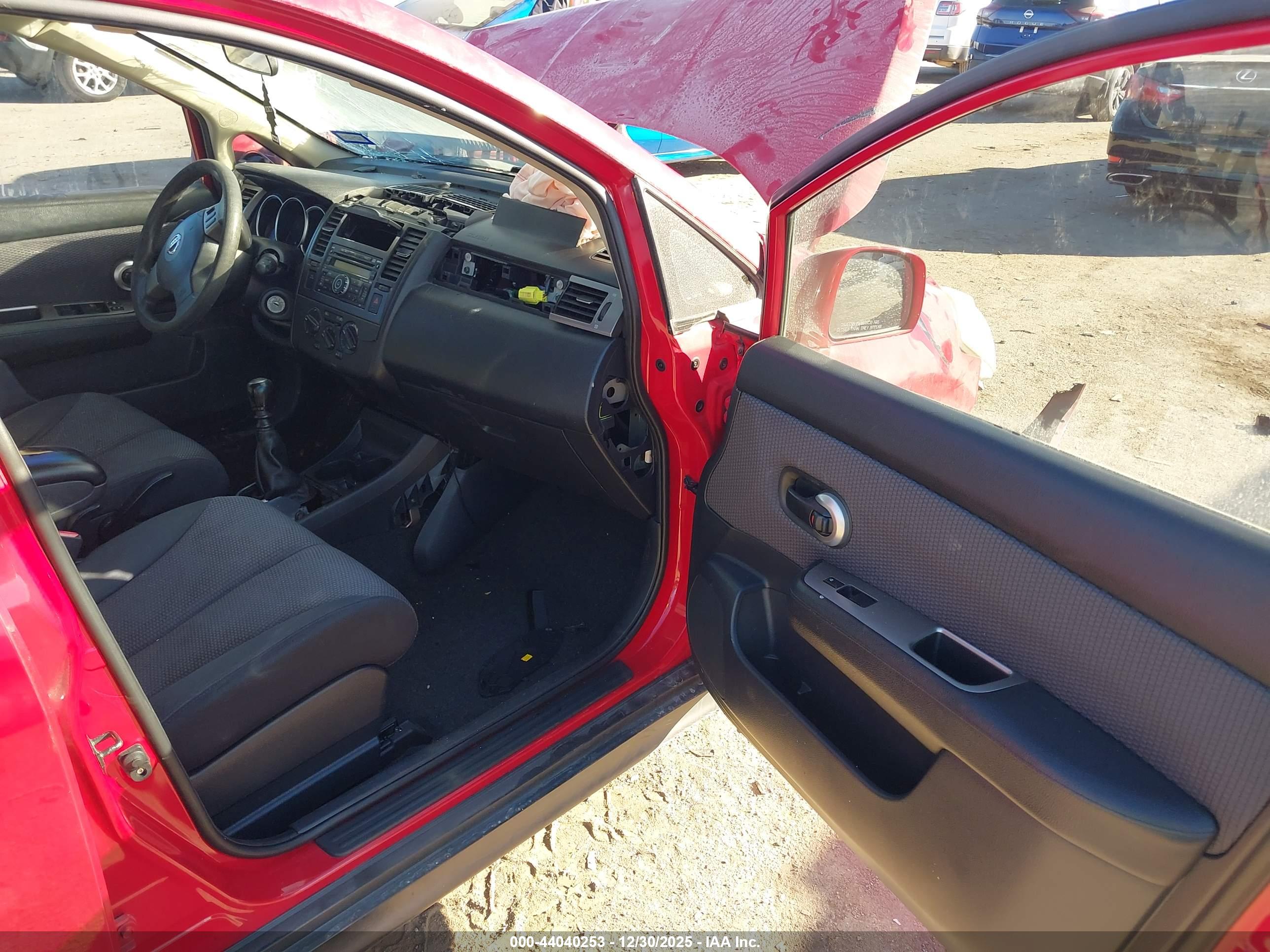 NISSAN VERSA image 5