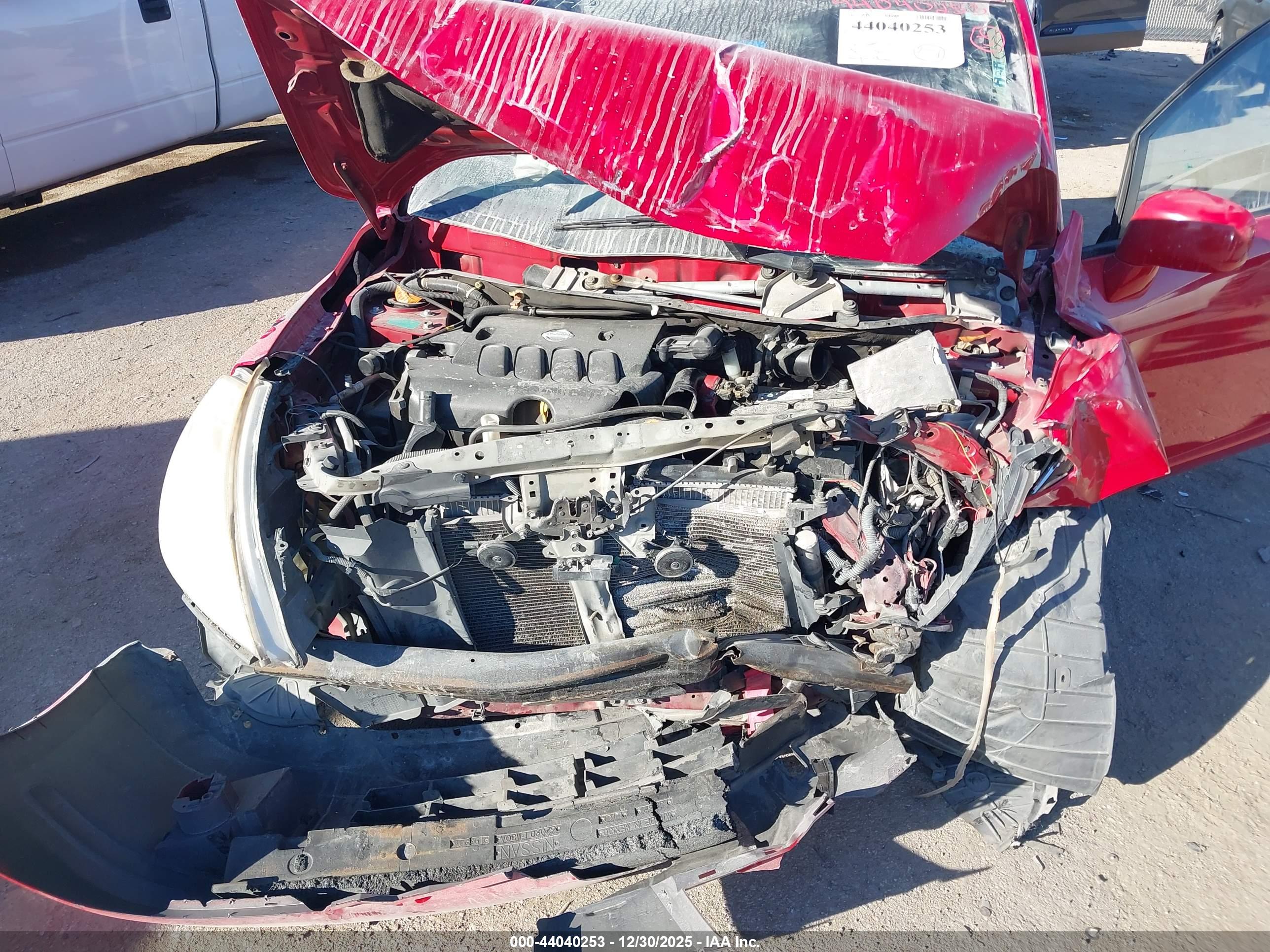 NISSAN VERSA image 6