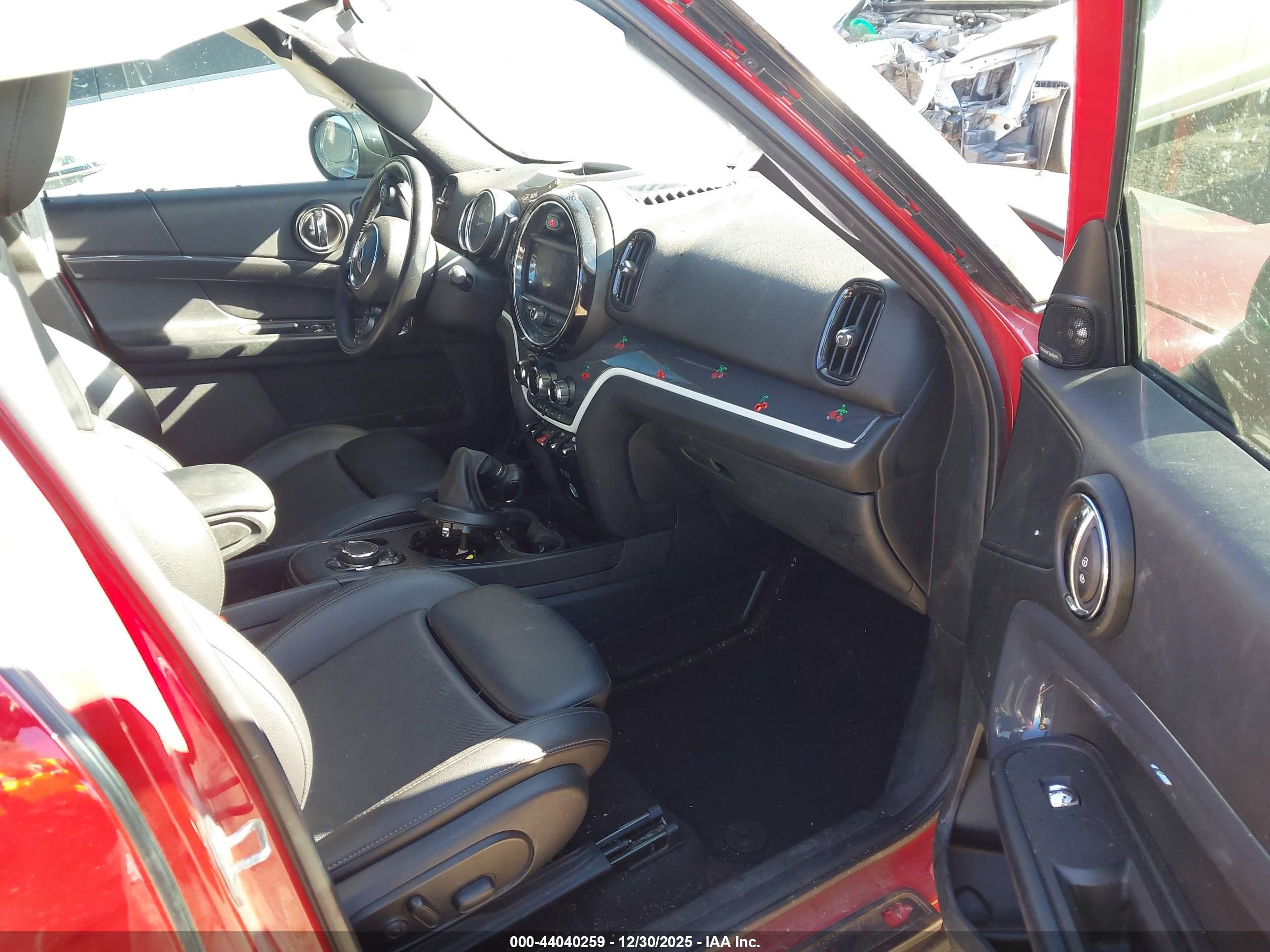 MINI COUNTRYMAN image 5