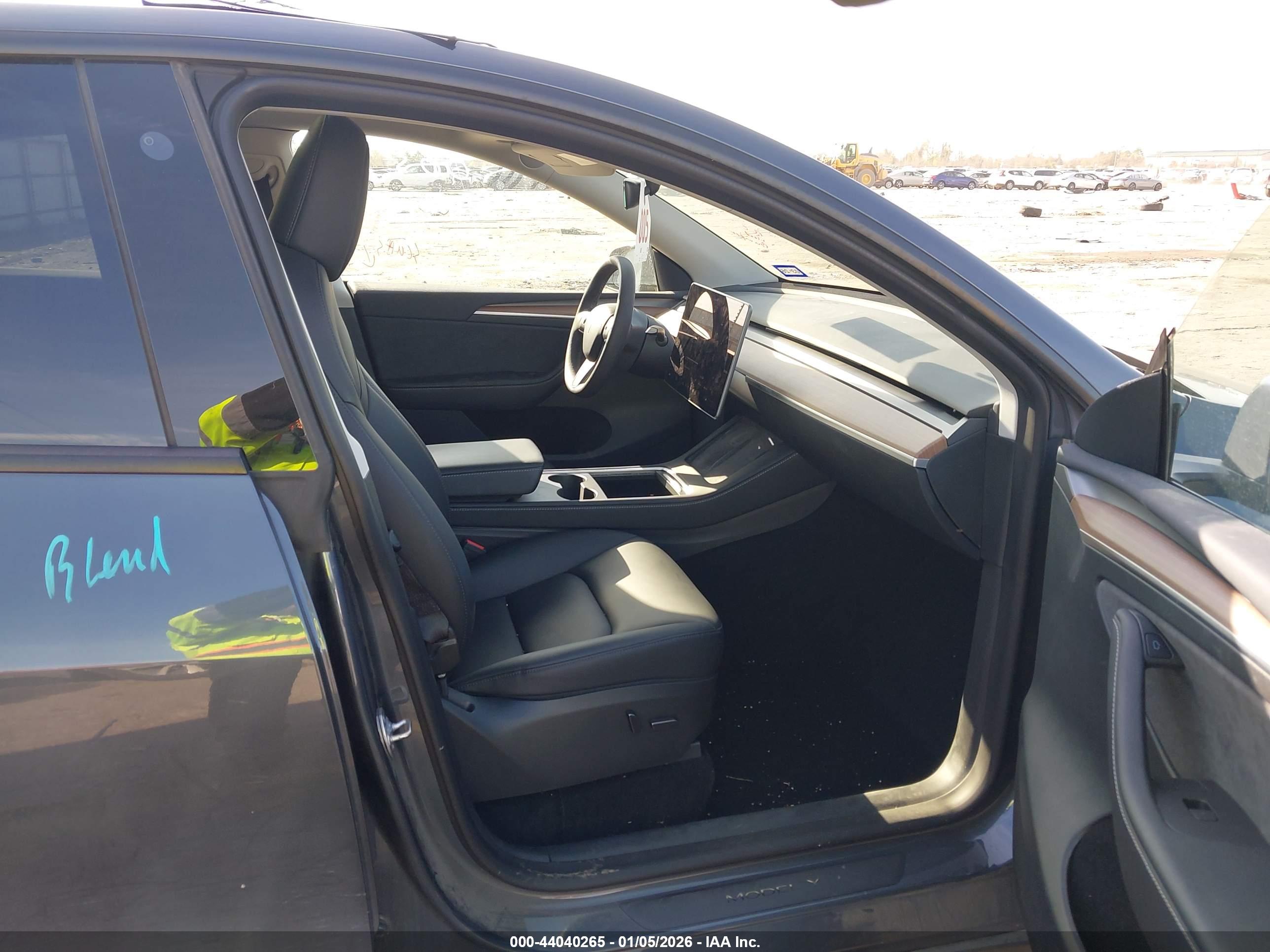 TESLA MODEL image 5