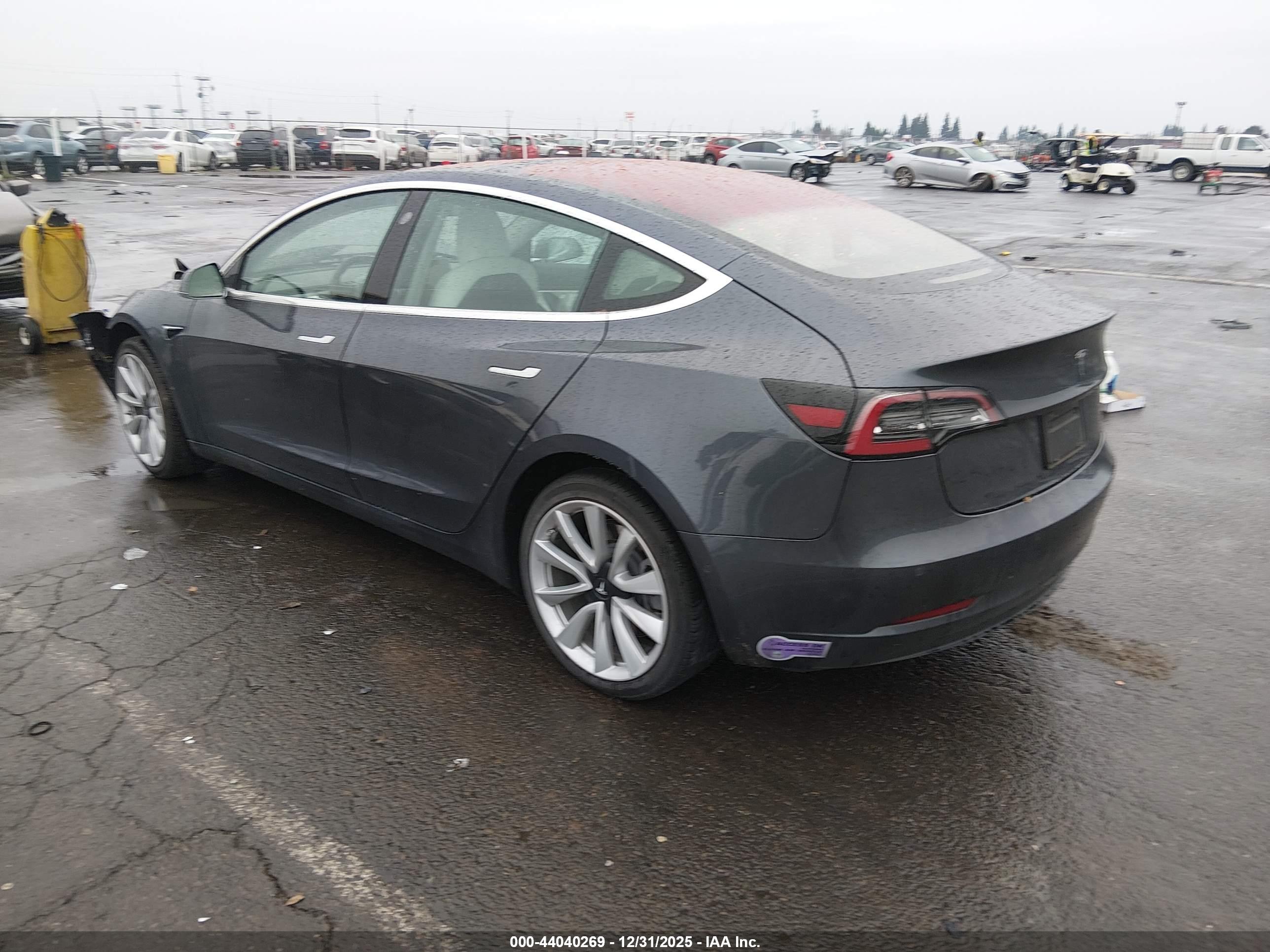 TESLA MODEL image 3