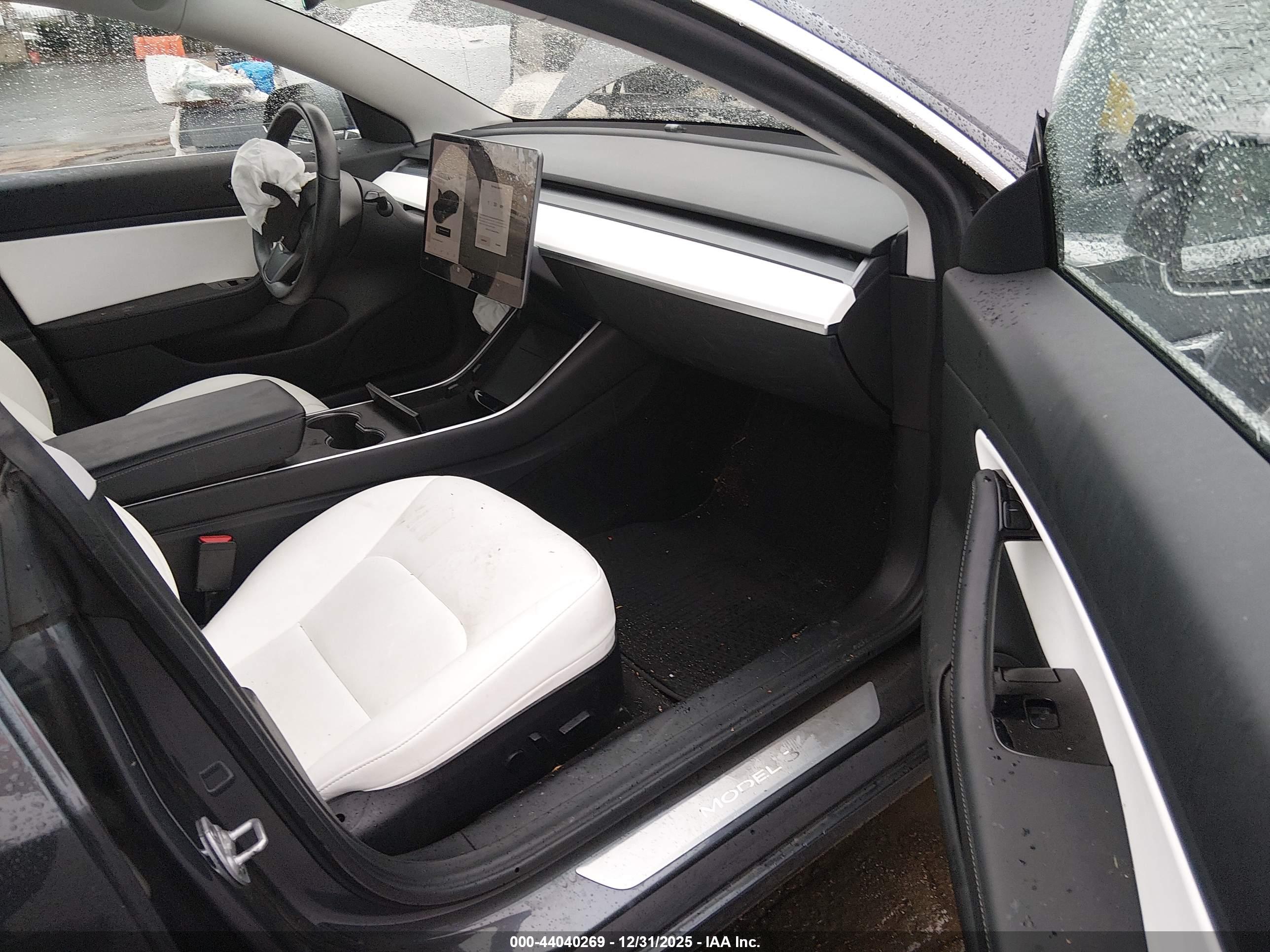 TESLA MODEL image 5