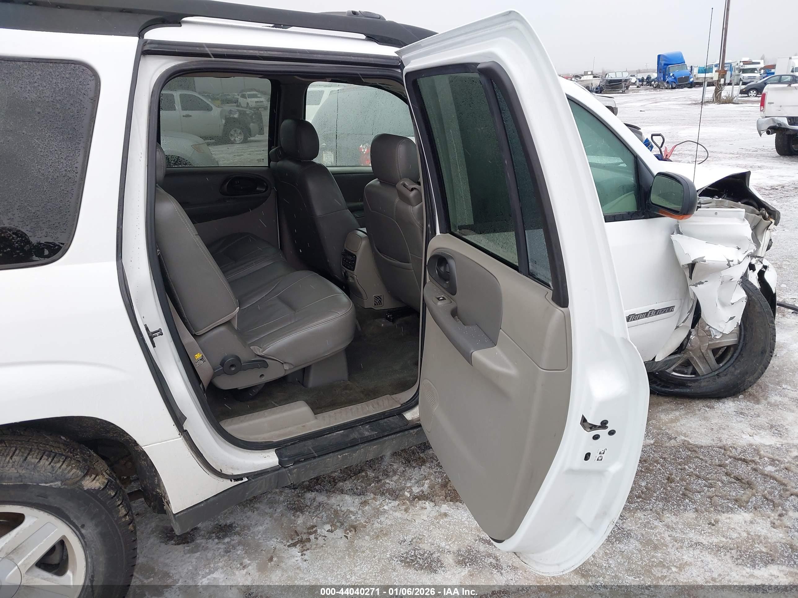 CHEVROLET TRAILBLAZER image 8