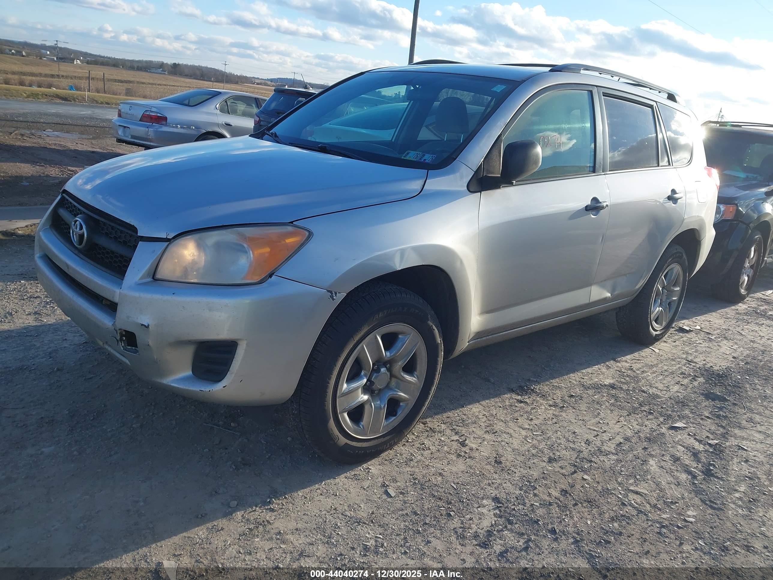 TOYOTA RAV4 image 2