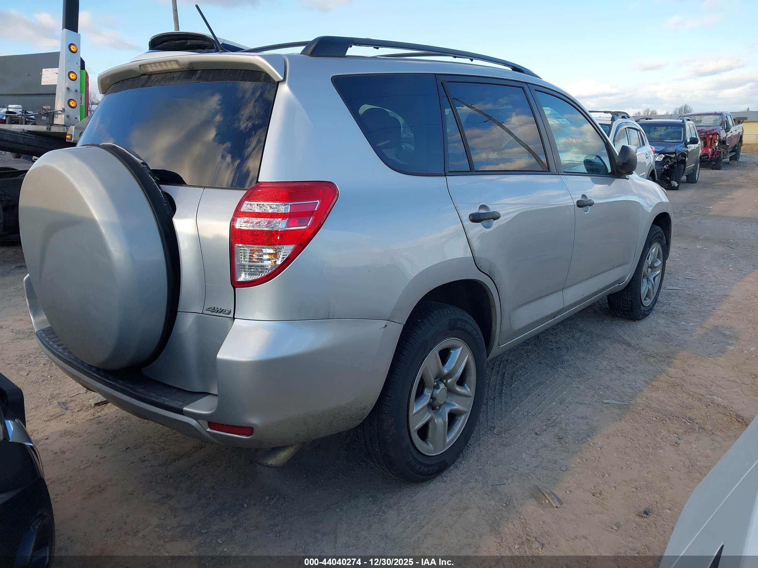 TOYOTA RAV4 image 4