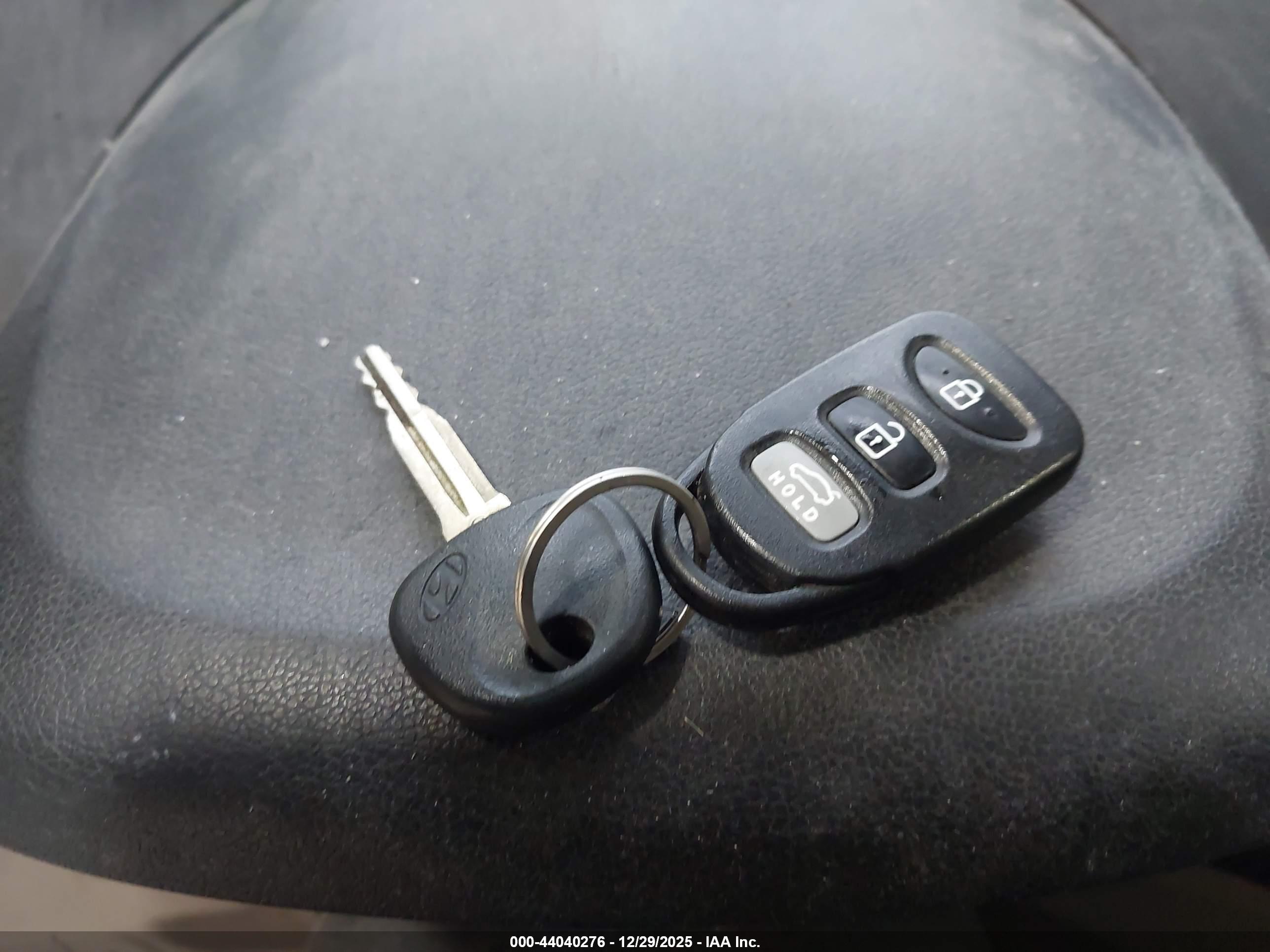 HYUNDAI ELANTRA image 11