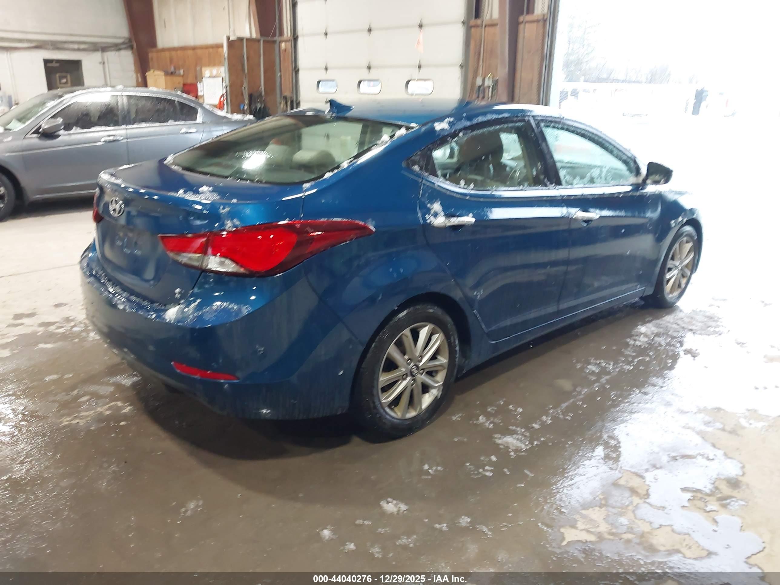 HYUNDAI ELANTRA image 4