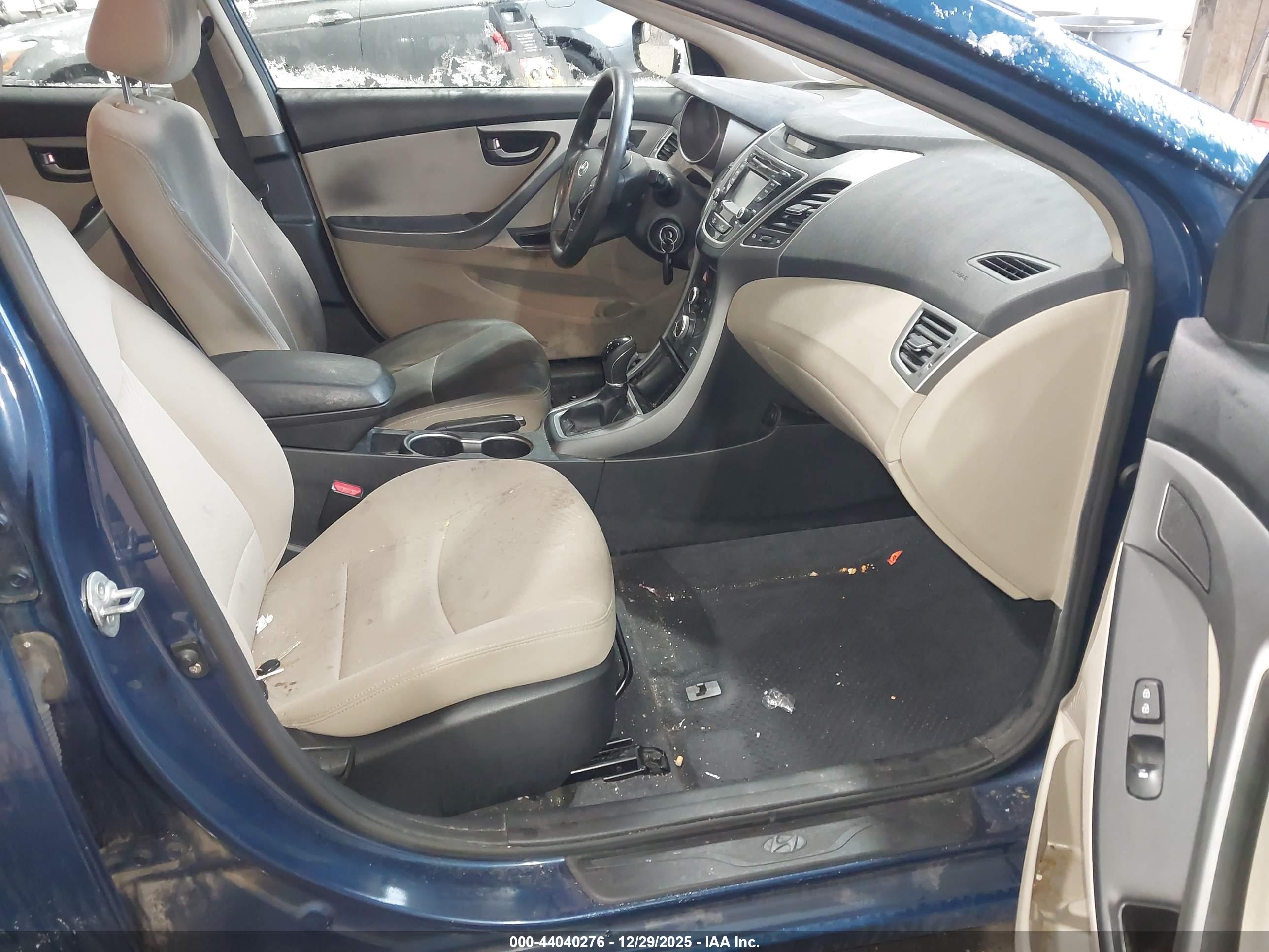 HYUNDAI ELANTRA image 5