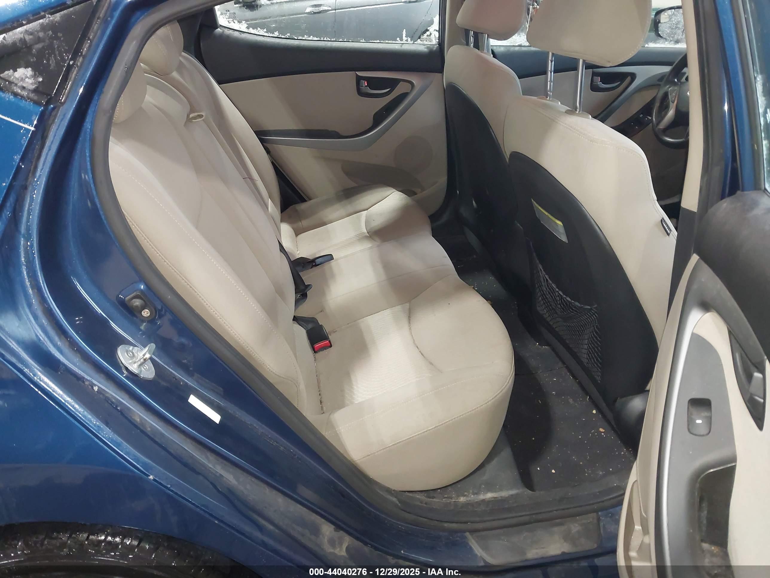 HYUNDAI ELANTRA image 8