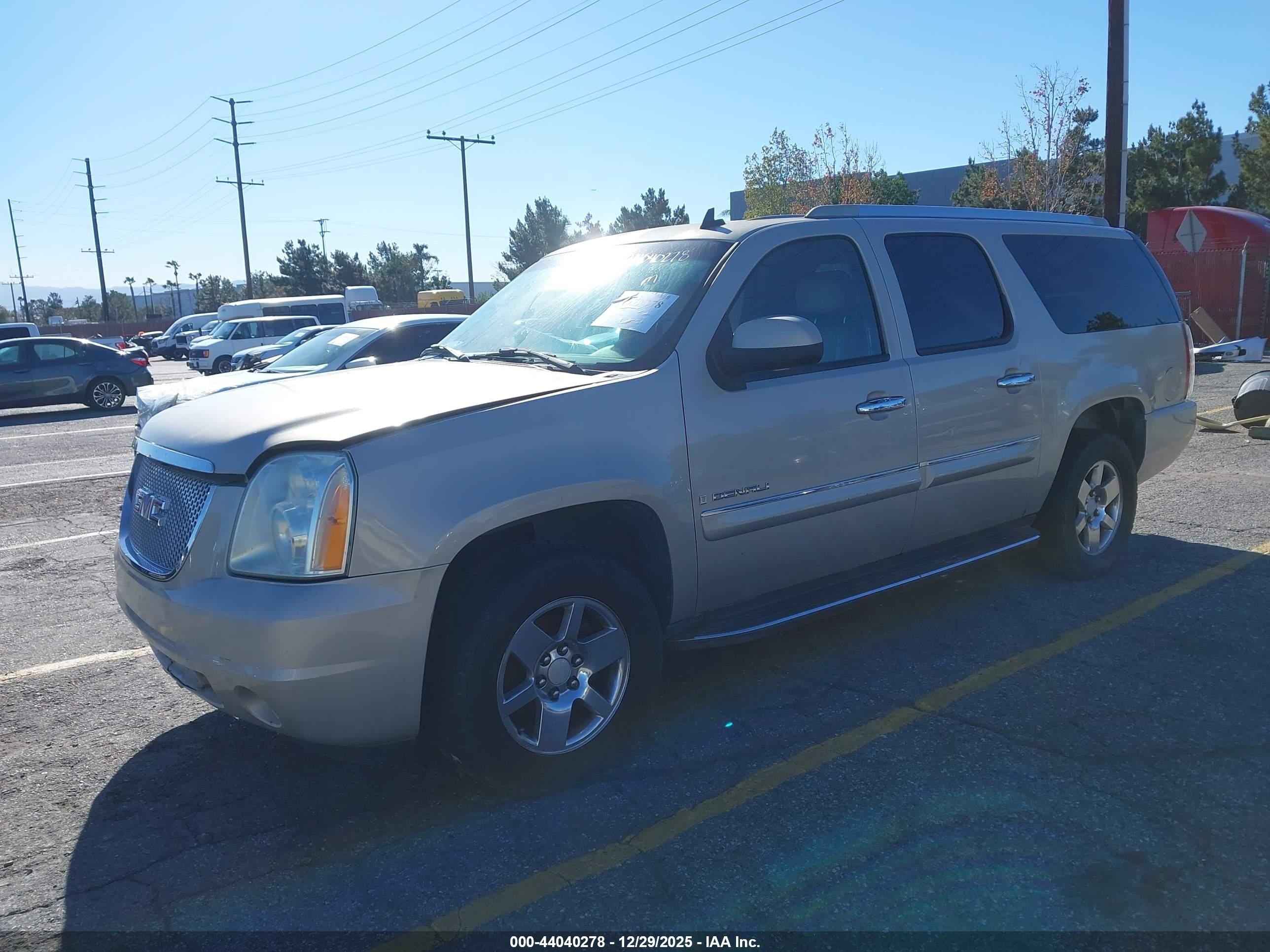 GMC YUKON image 2