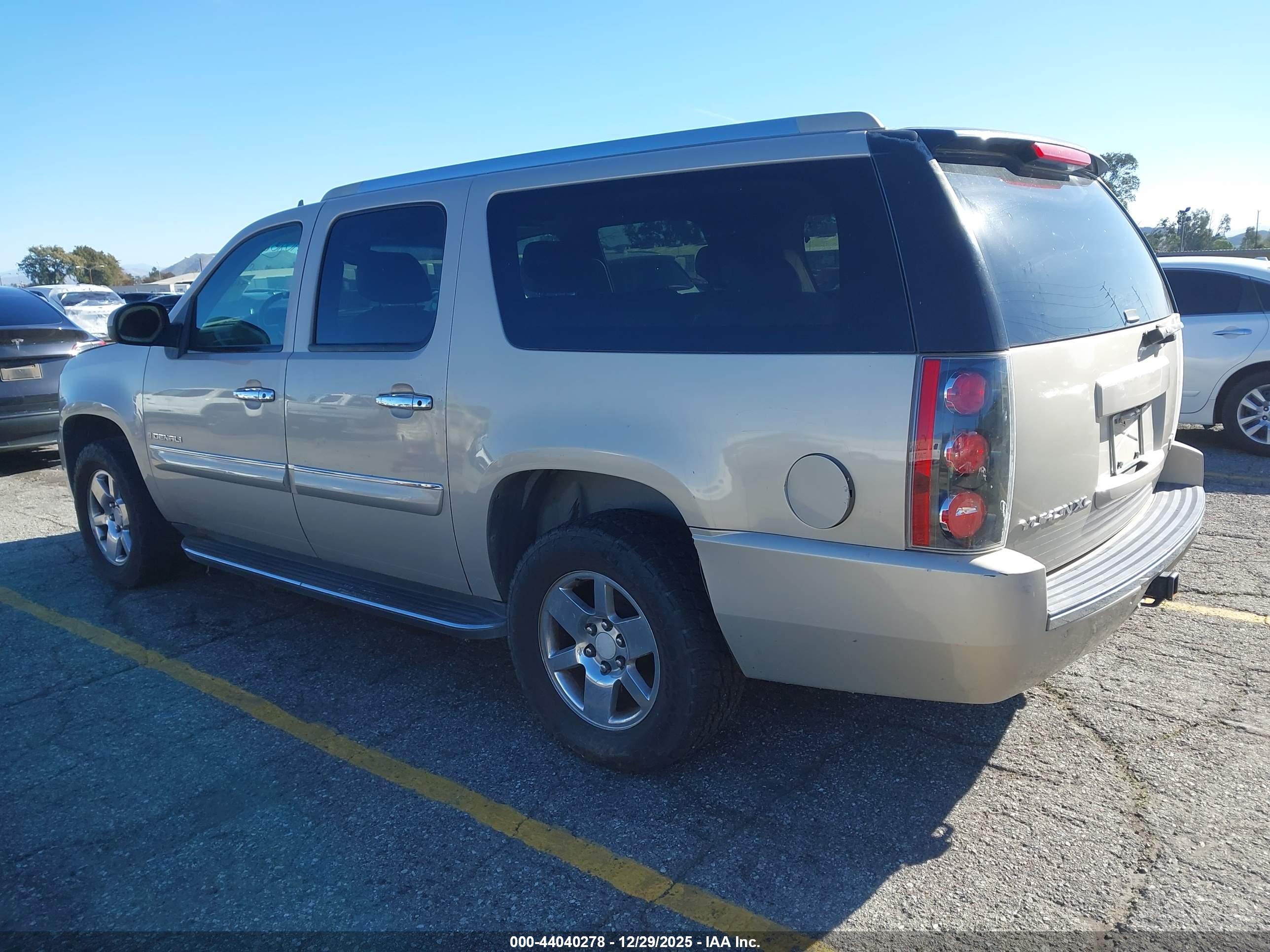 GMC YUKON image 3