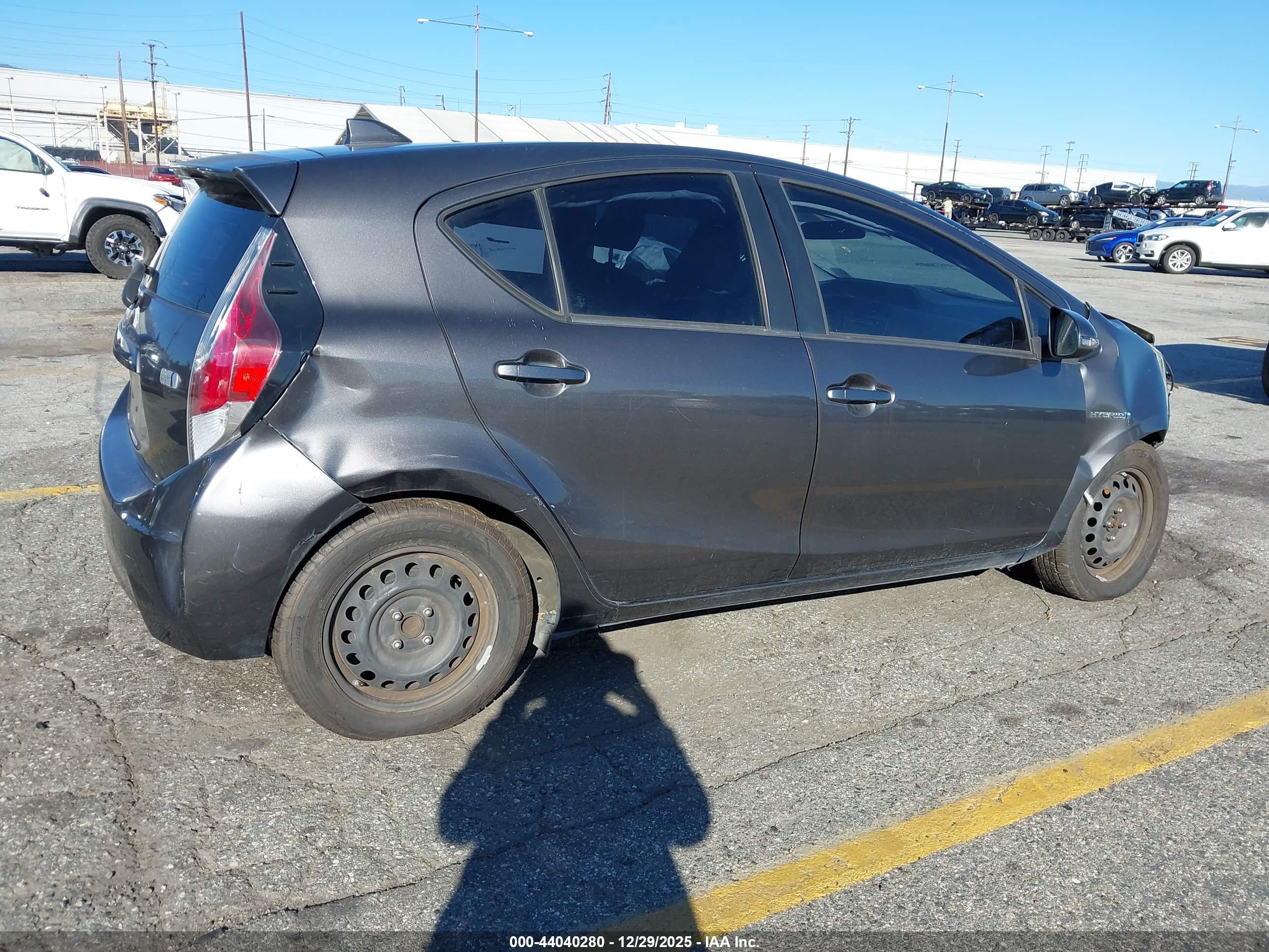 TOYOTA PRIUS image 4
