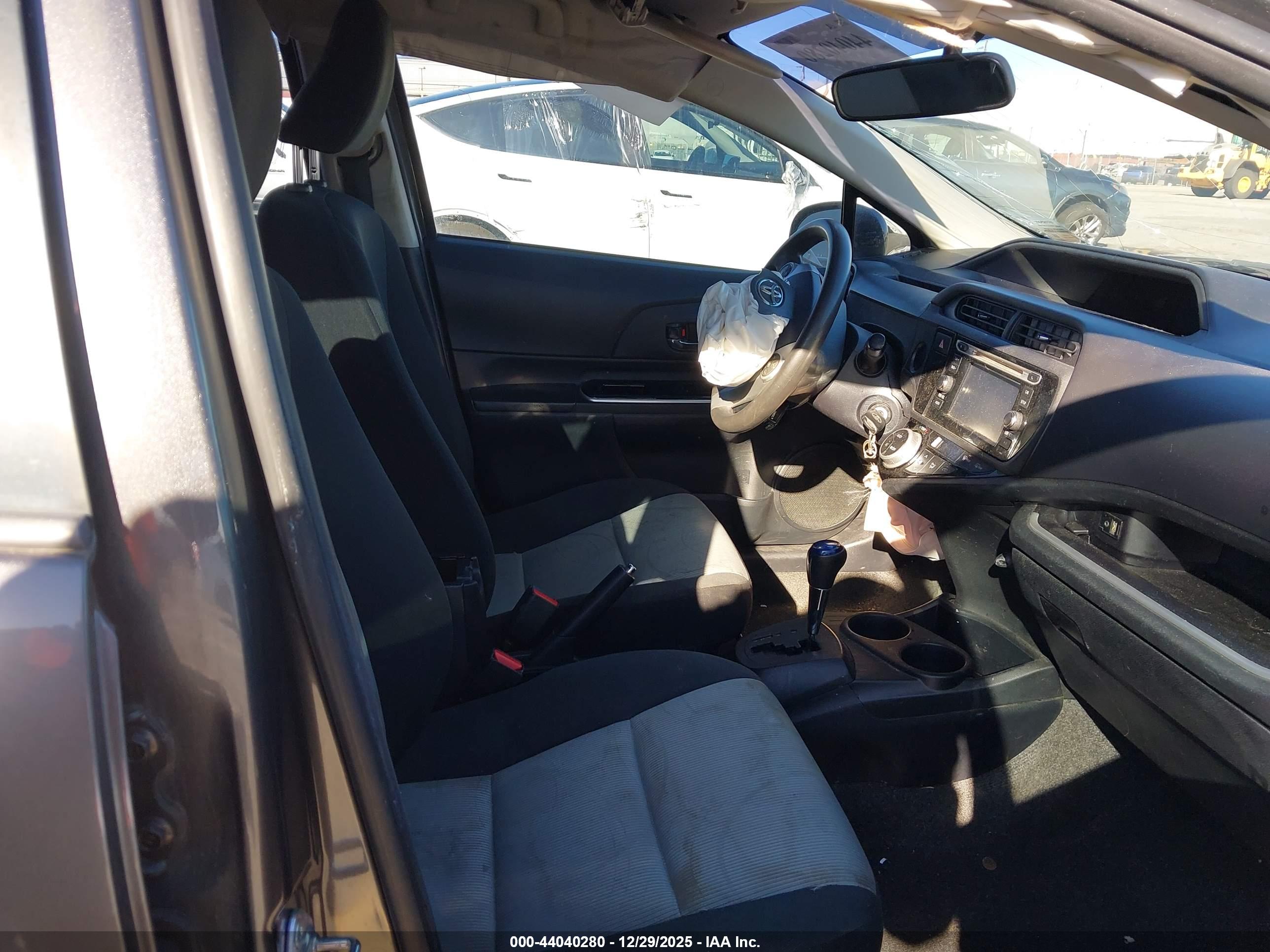 TOYOTA PRIUS image 5