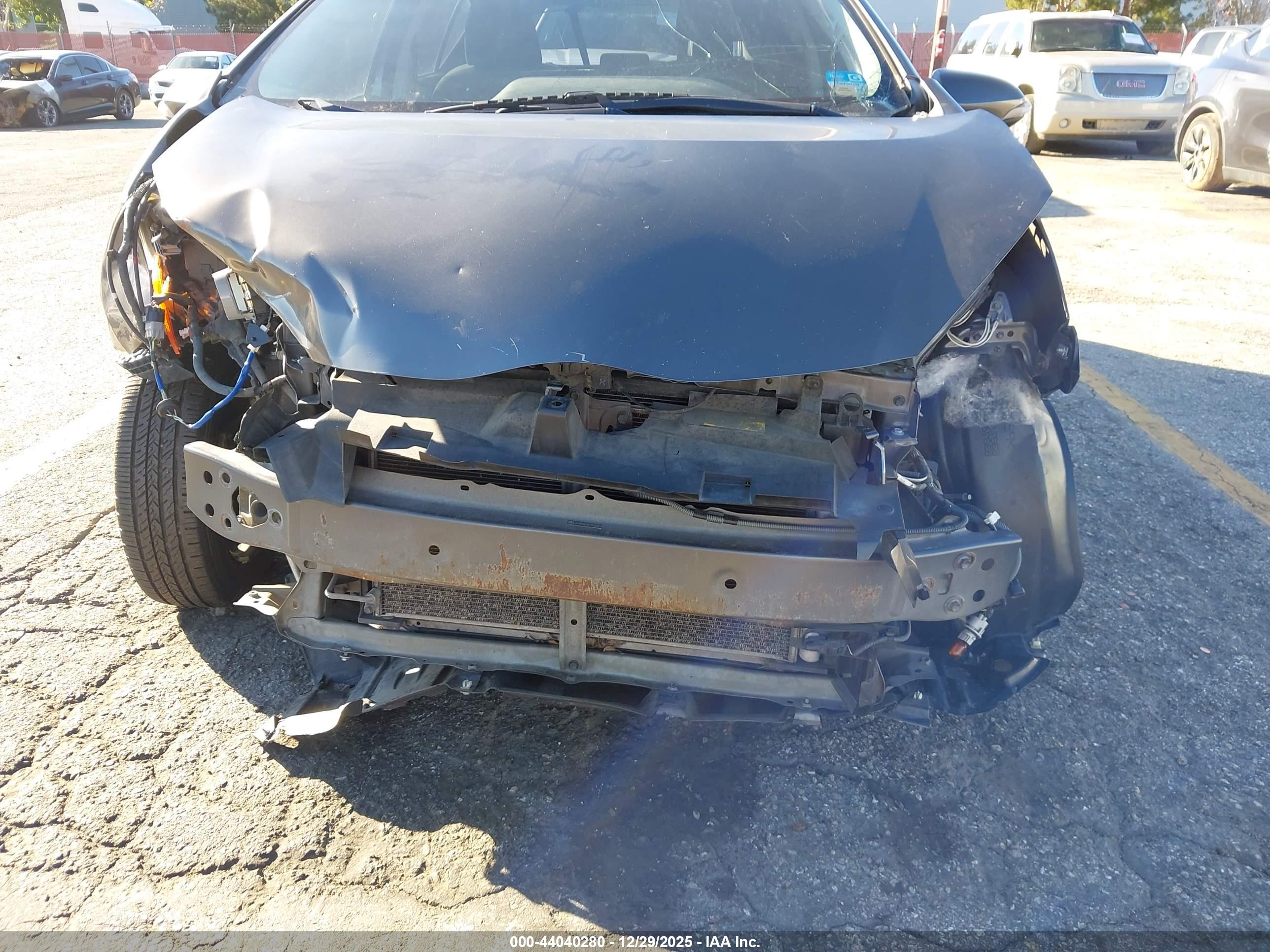 TOYOTA PRIUS image 6