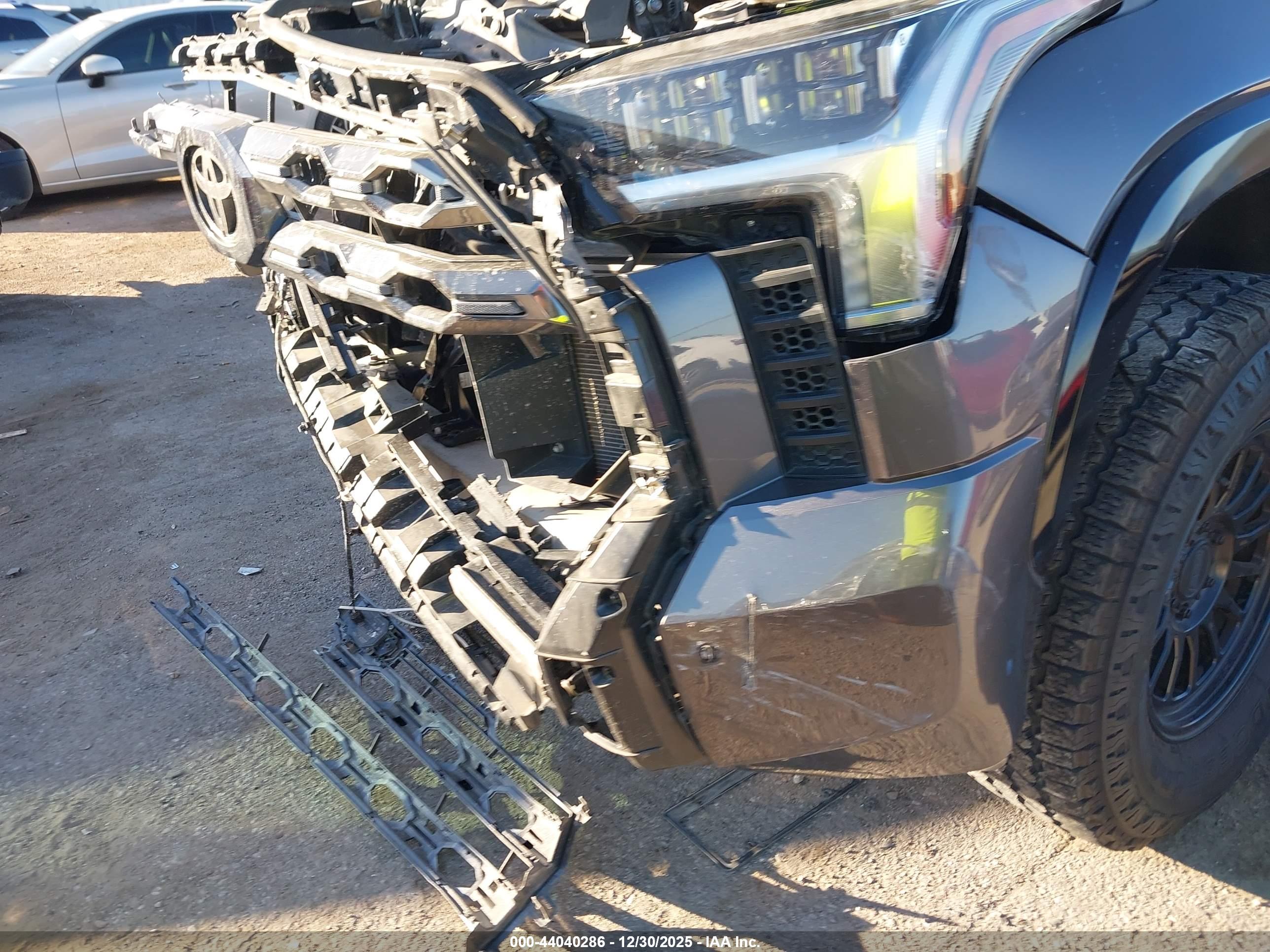 TOYOTA TUNDRA image 6