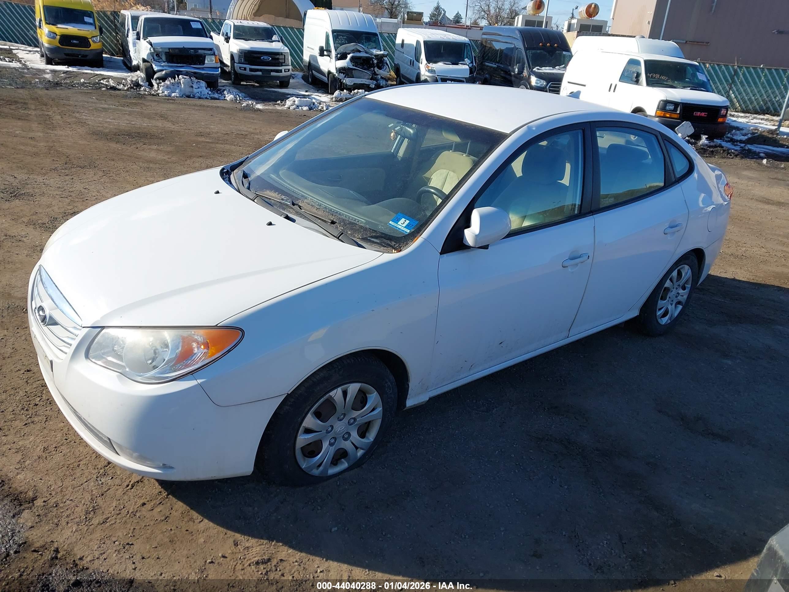 HYUNDAI ELANTRA image 2