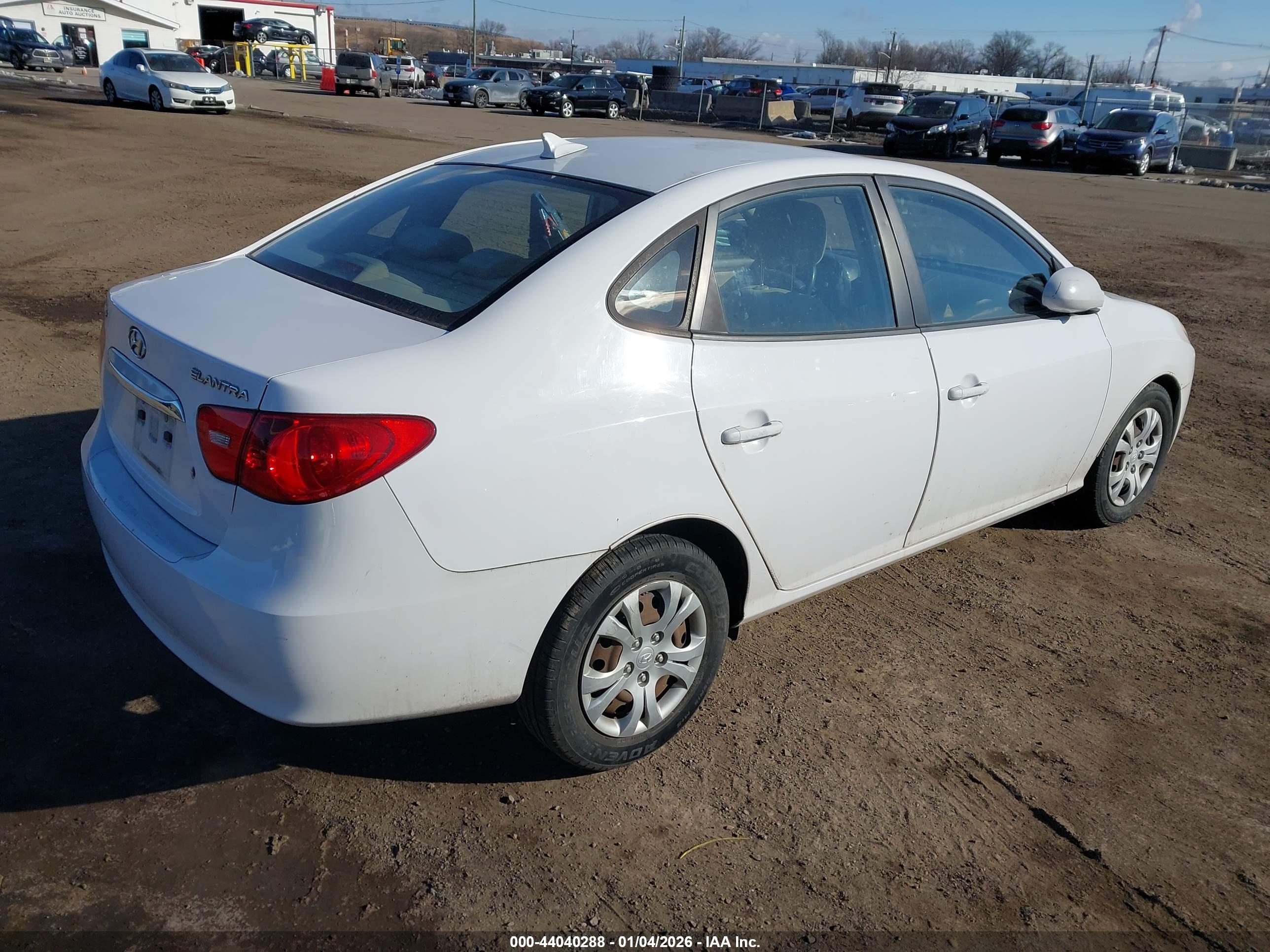 HYUNDAI ELANTRA image 4