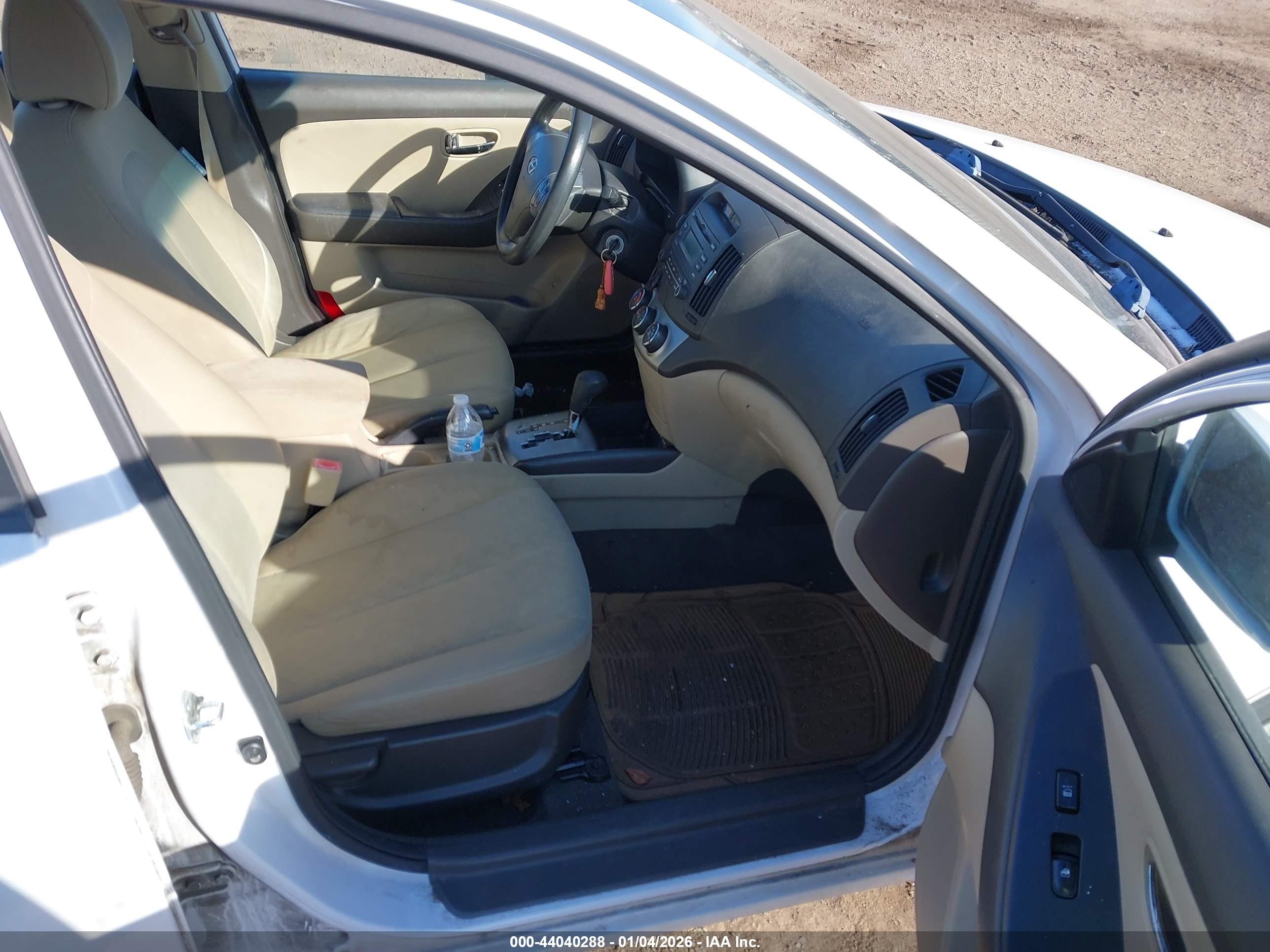 HYUNDAI ELANTRA image 5